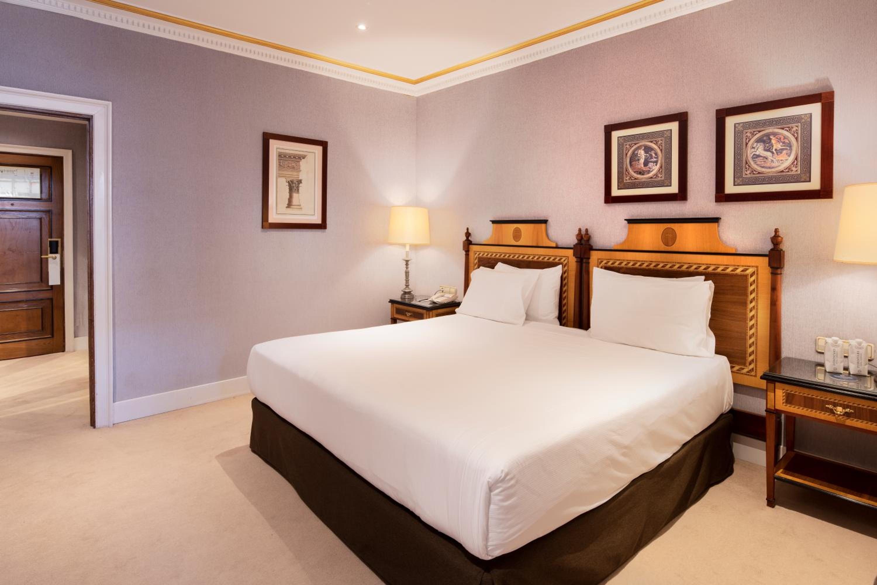 Premium Room with Terrace and views of the Patio de la Reina