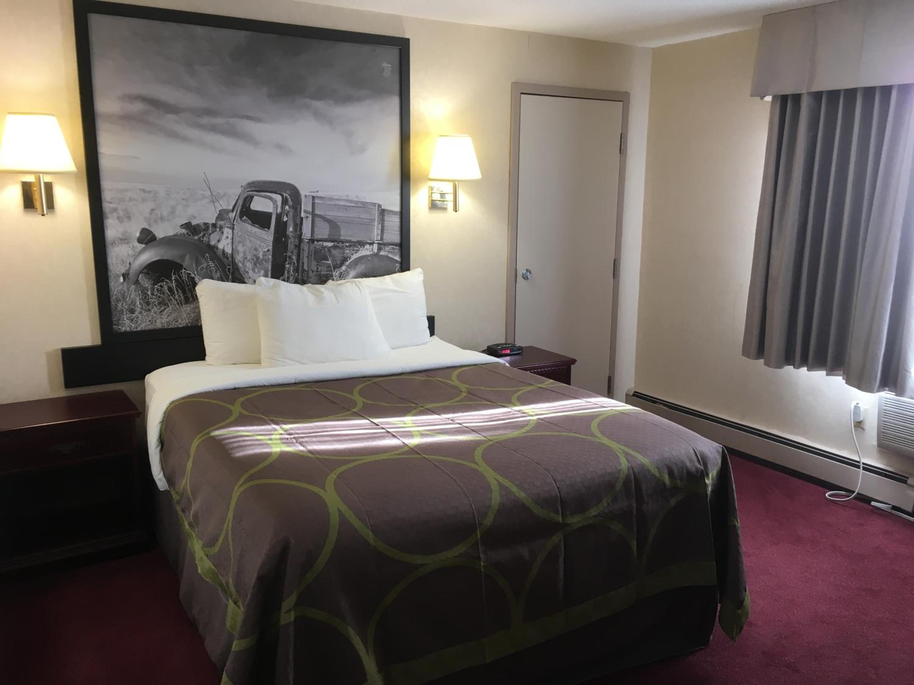 Queen Room - Non-Smoking