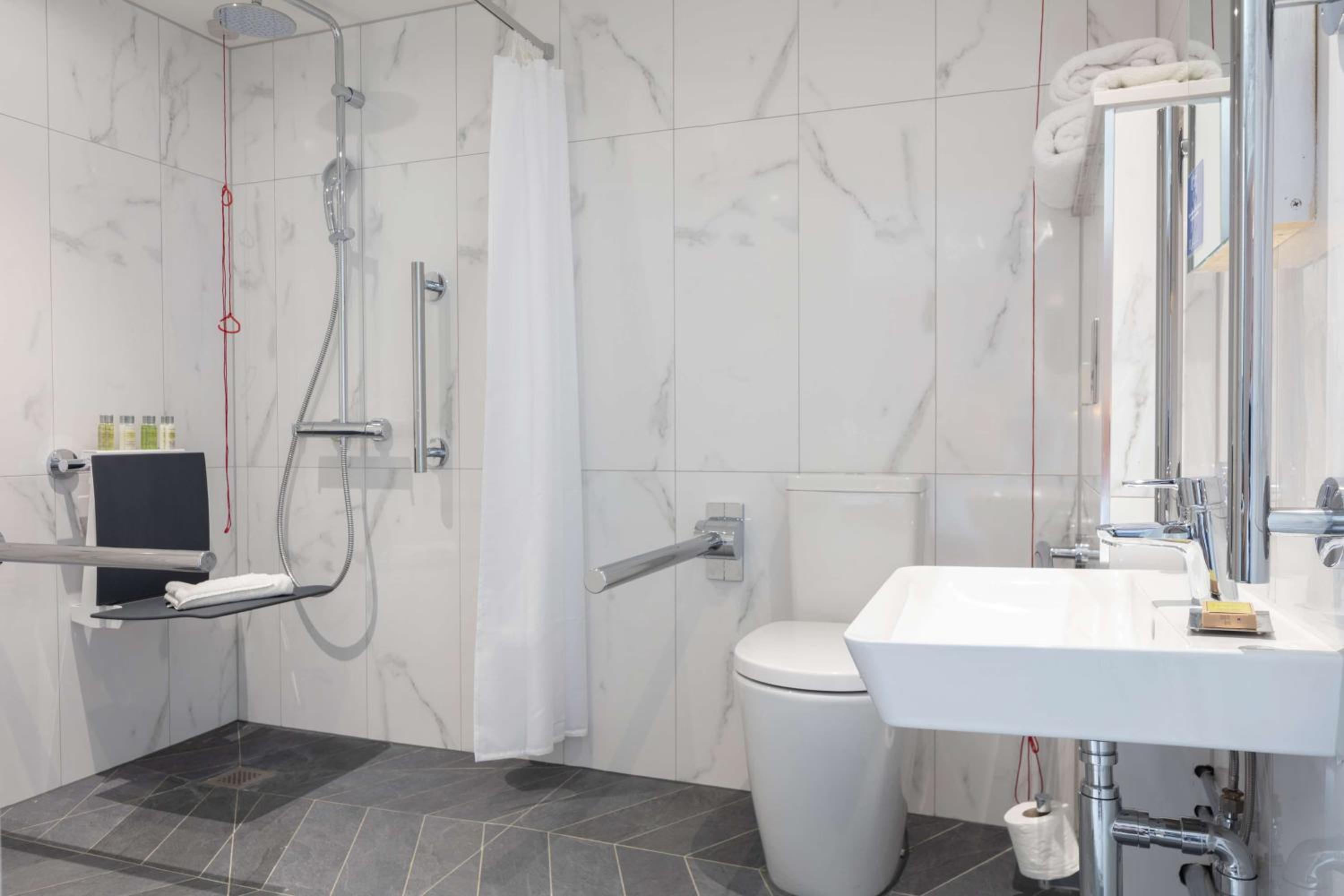 Queen Room - Accessible