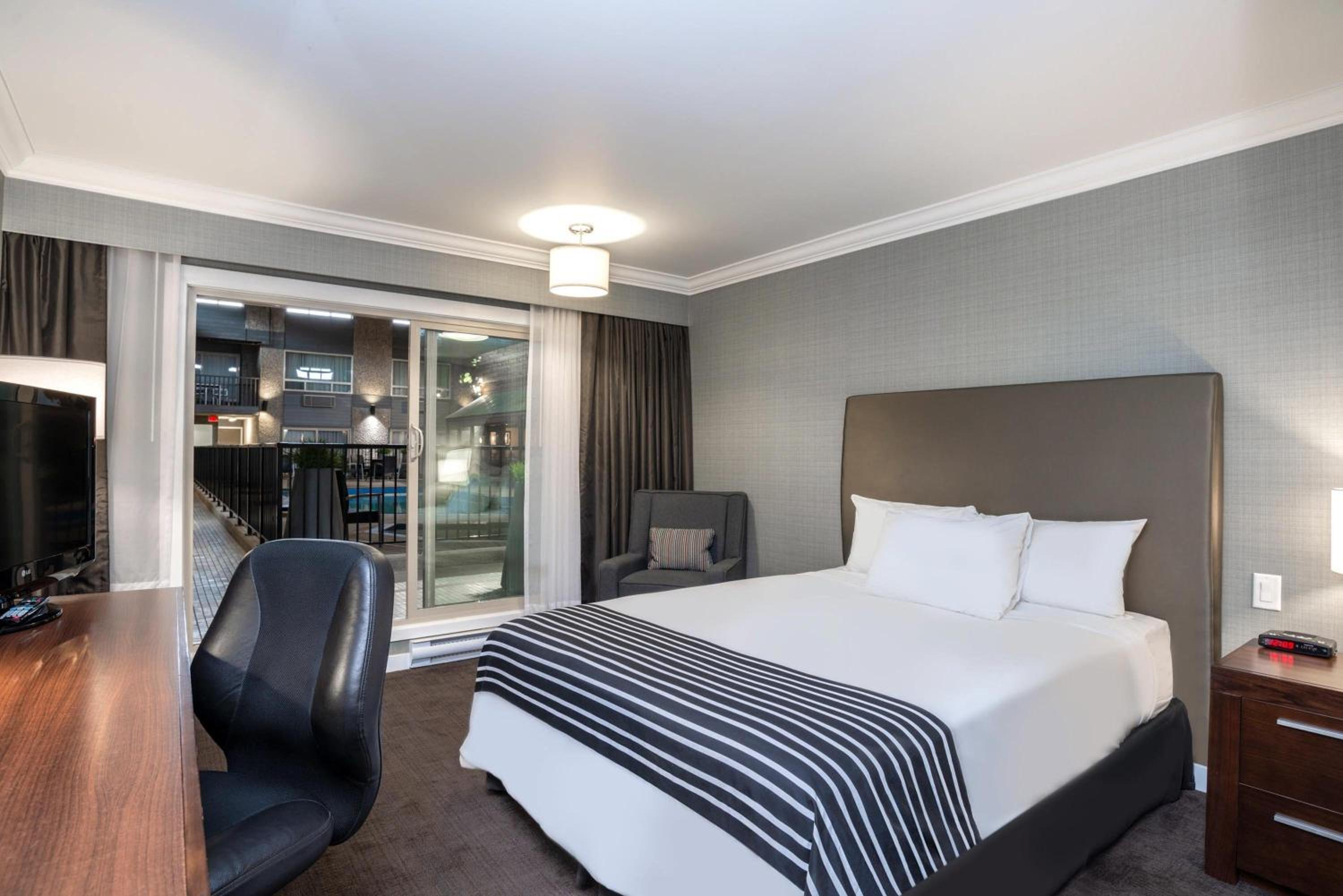 Standard Room, 1 Queen Bed, Selkirk Building