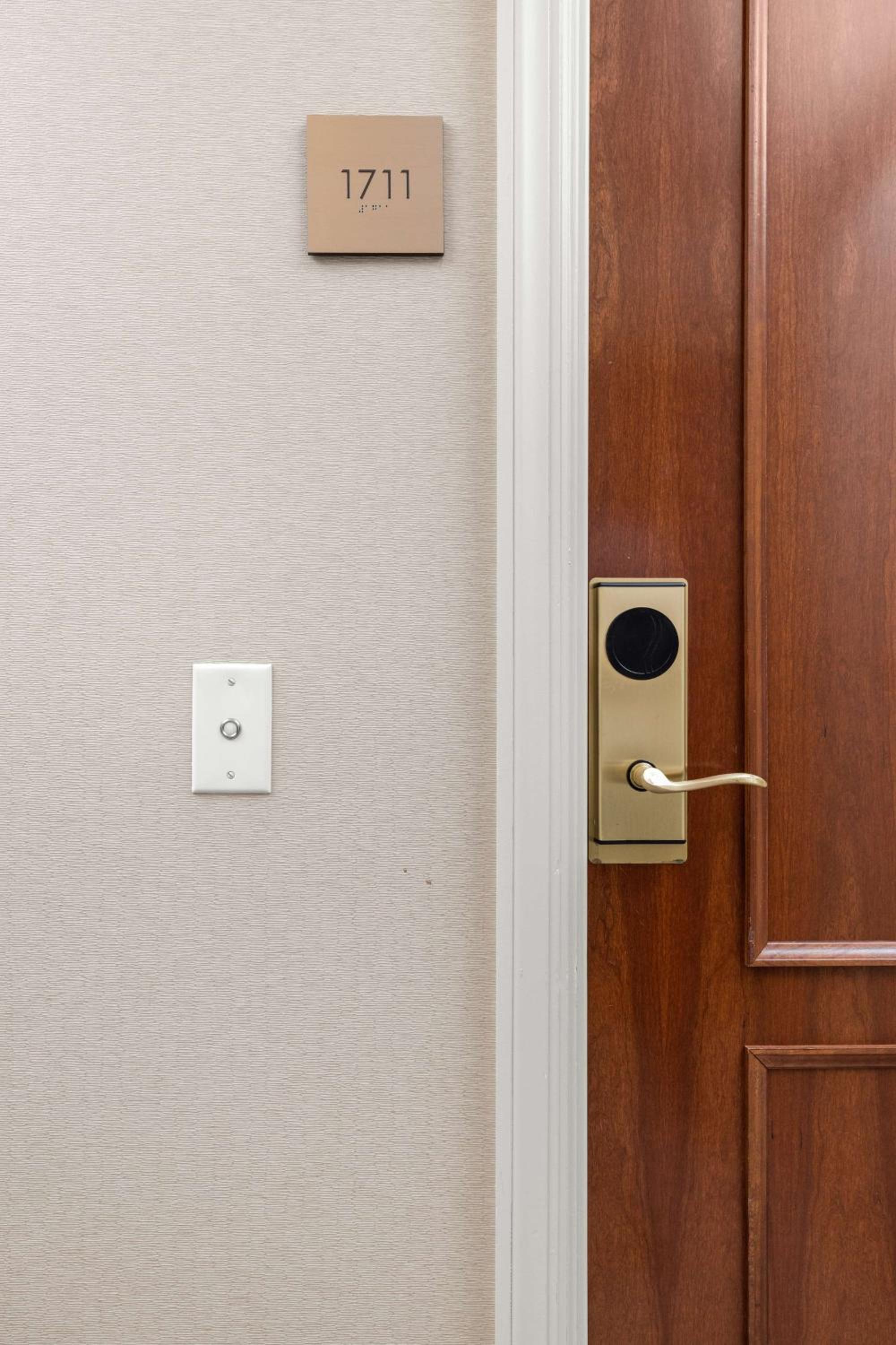 Deluxe King Room - Hearing Access