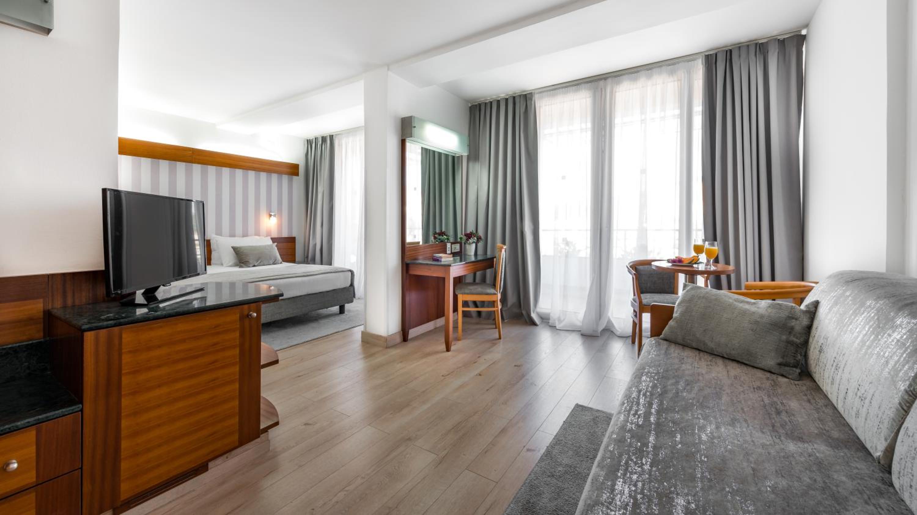 Superior Room with Balcony and Sea View