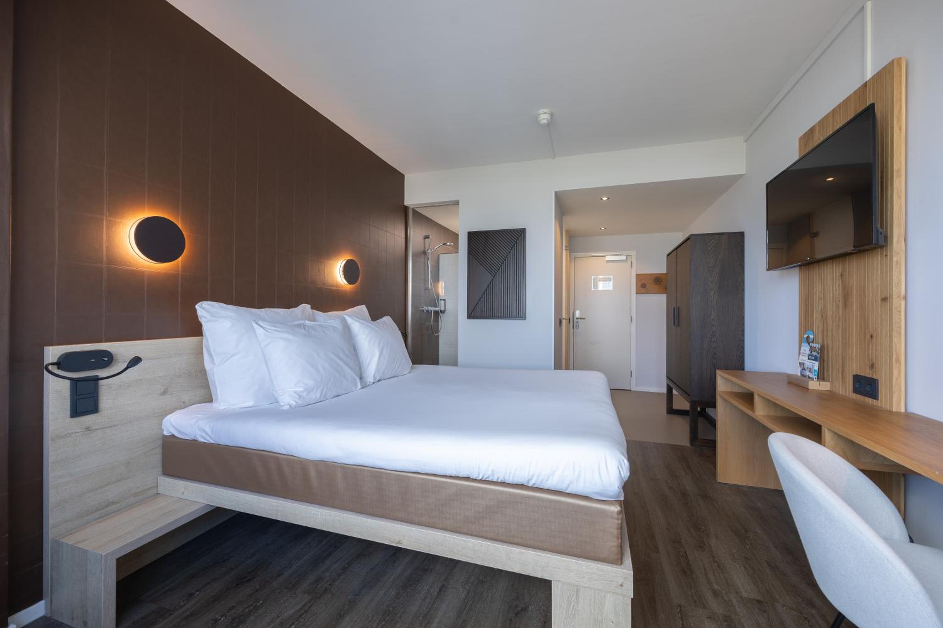 Deluxe Double Room with Shower