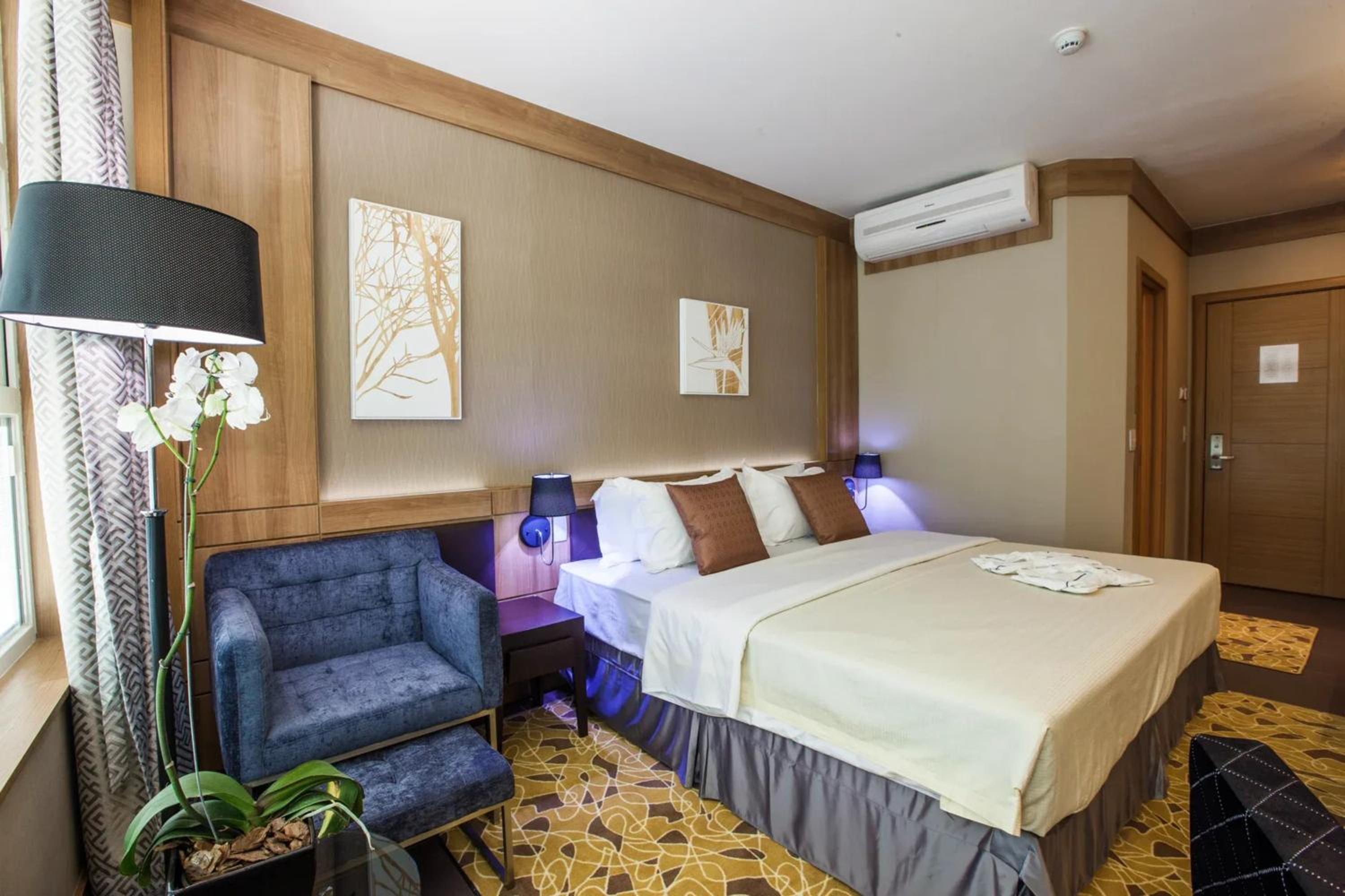 Premium Double - 1 King Bed