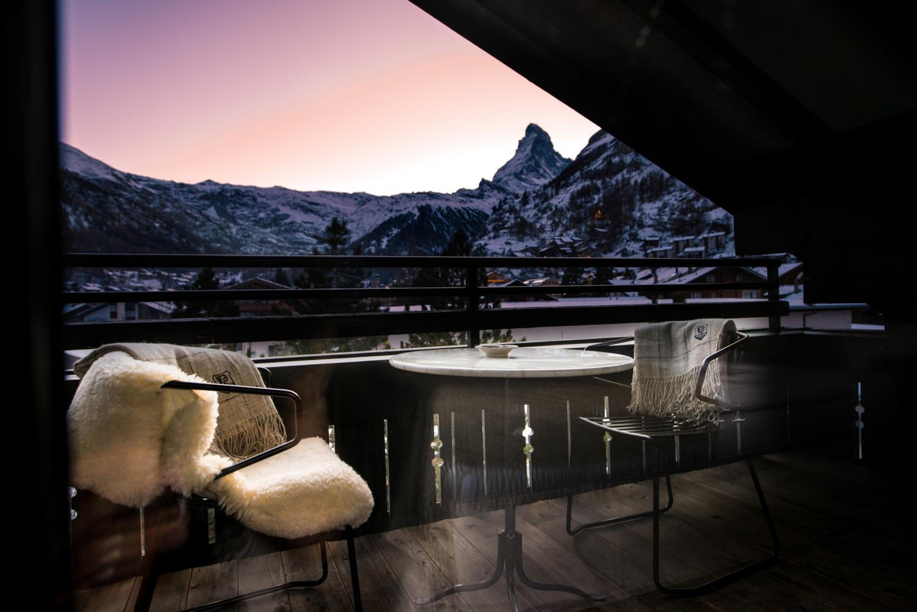 Penthouse Deluxe Suite with Matterhorn view