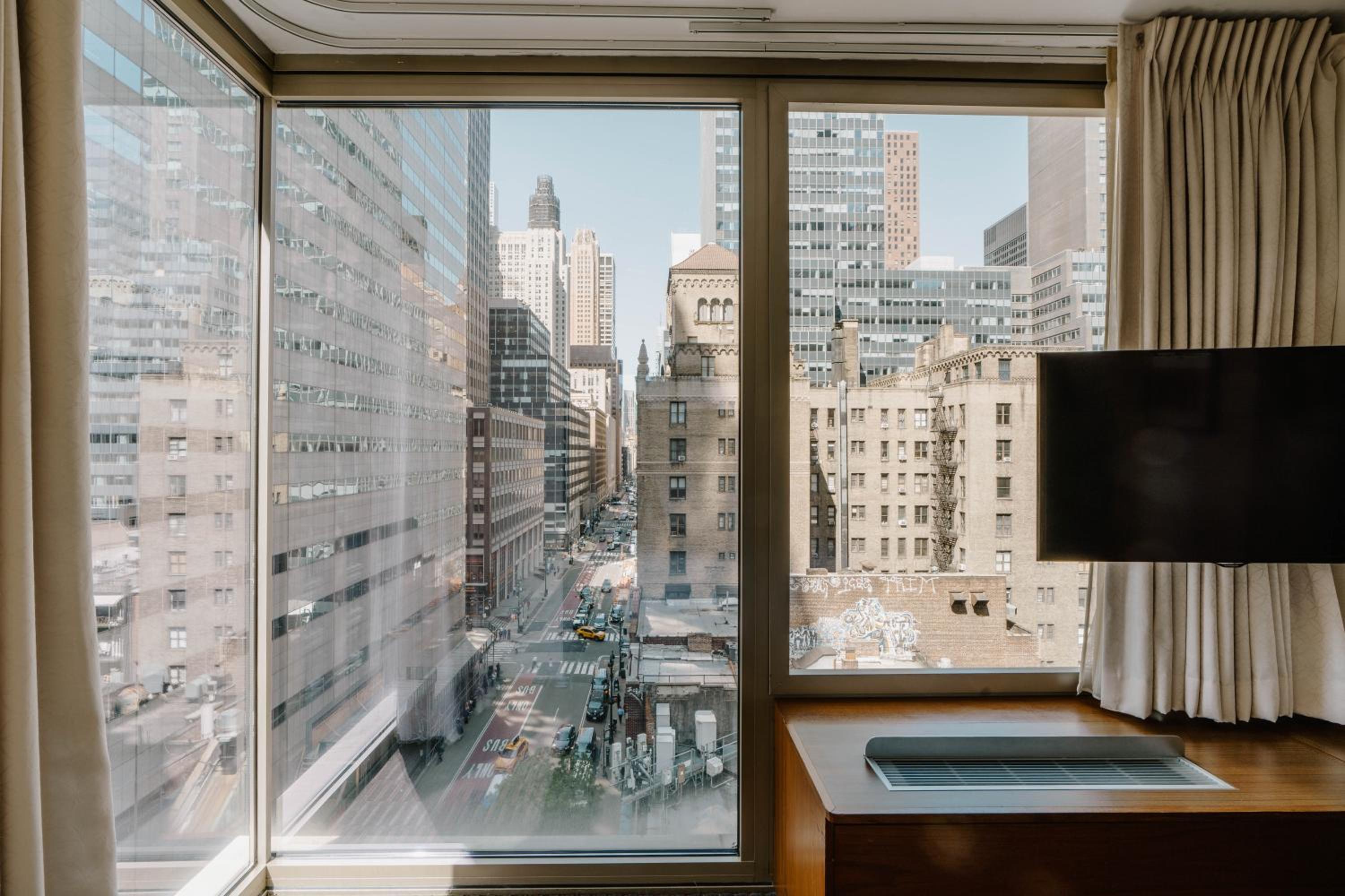 One-Bedroom Suite With Kitchenette 