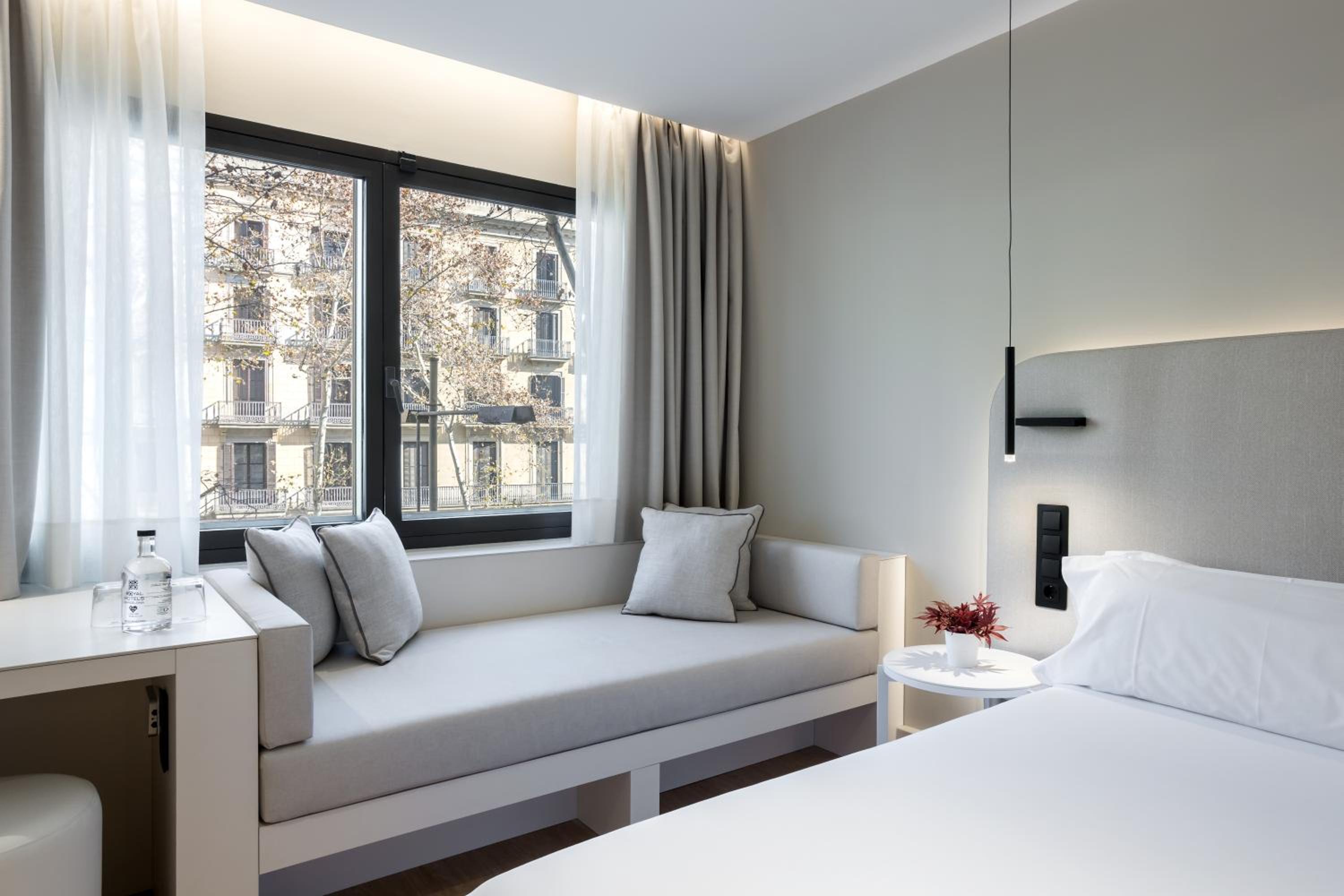 Design Room with Ramblas view