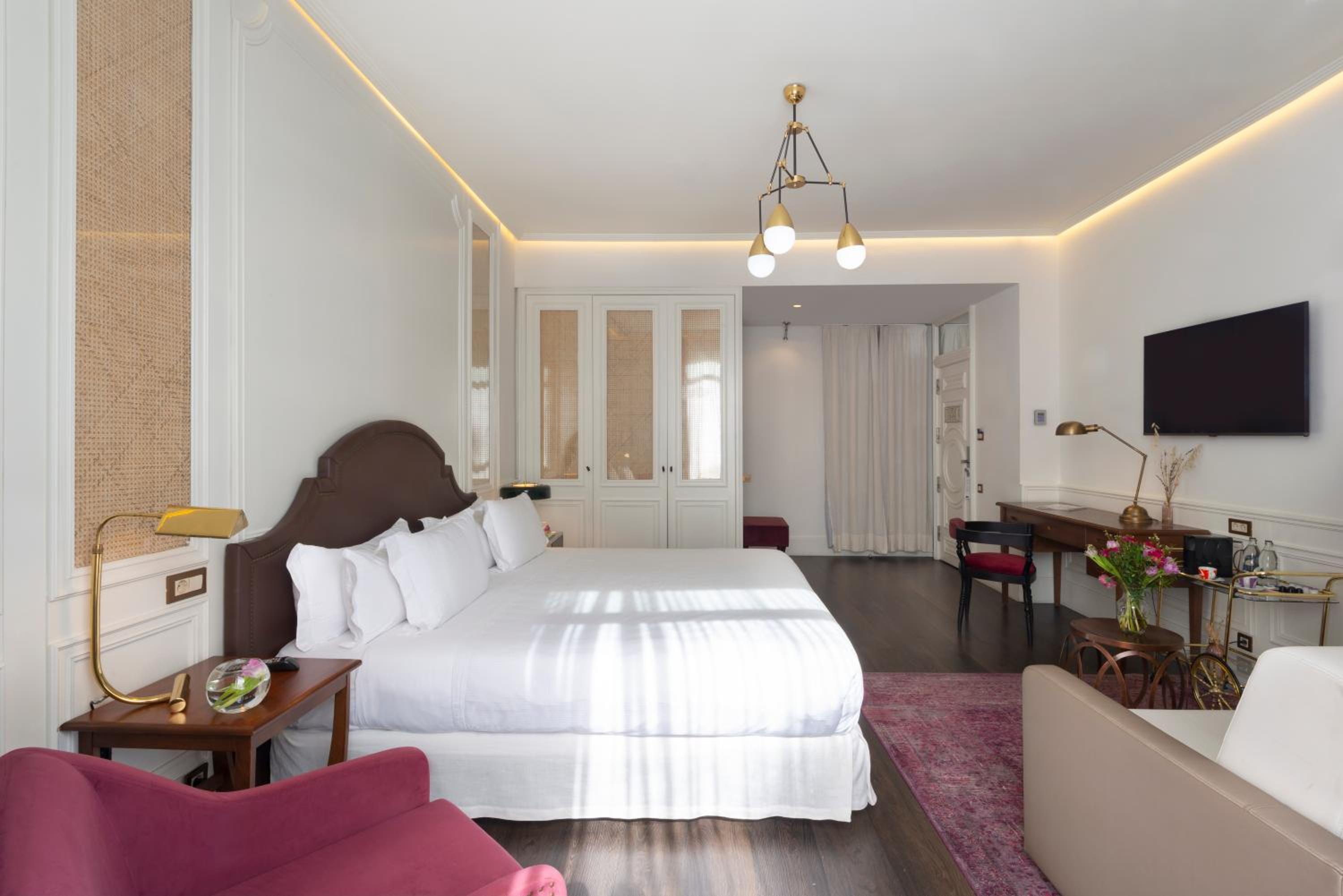 Grand Deluxe Double or Twin Room with City View