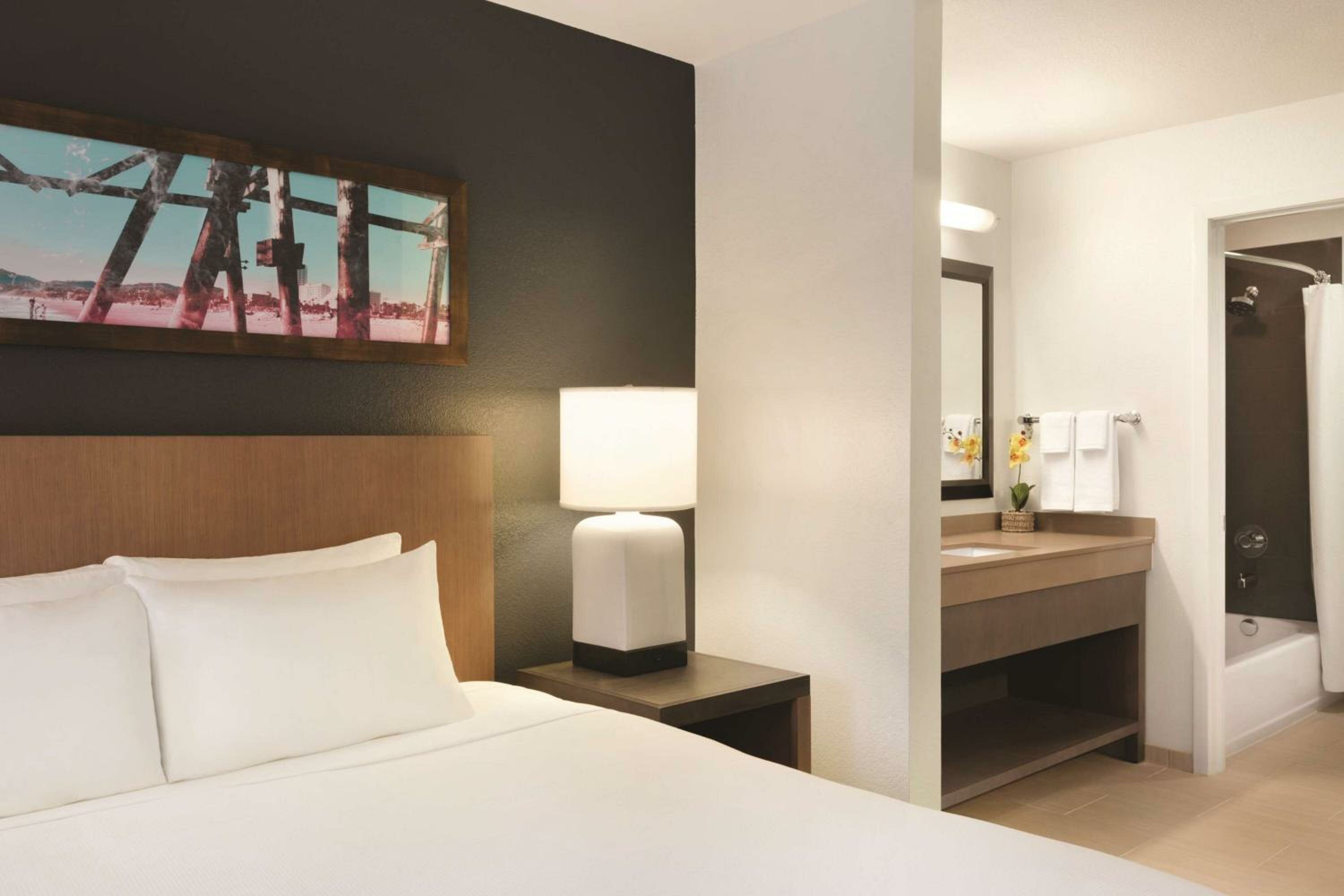 One-Bedroom King Suite