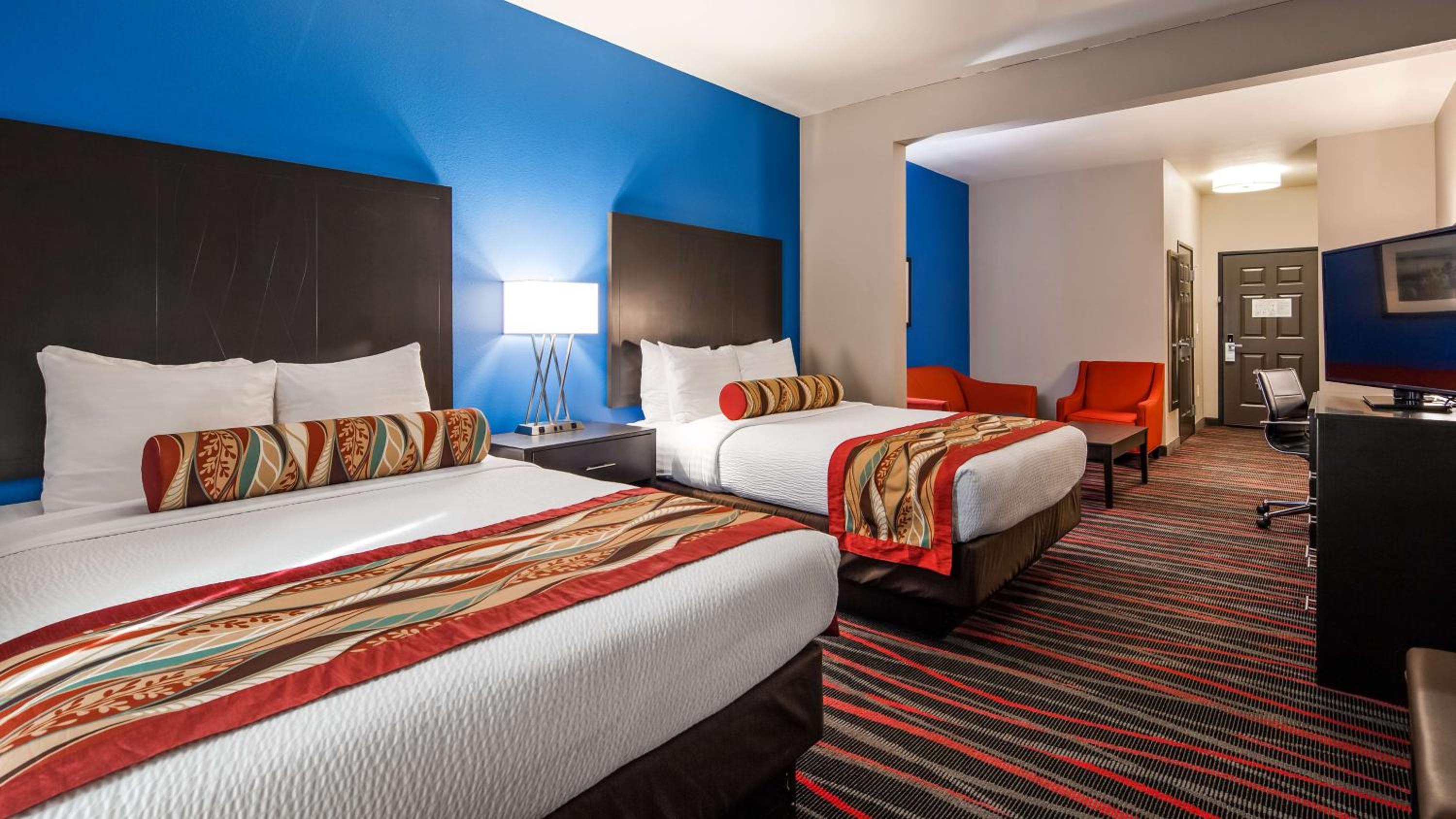 Queen Suite with Two Queen Beds and Sofa Bed - Bath Tub/Disability Access