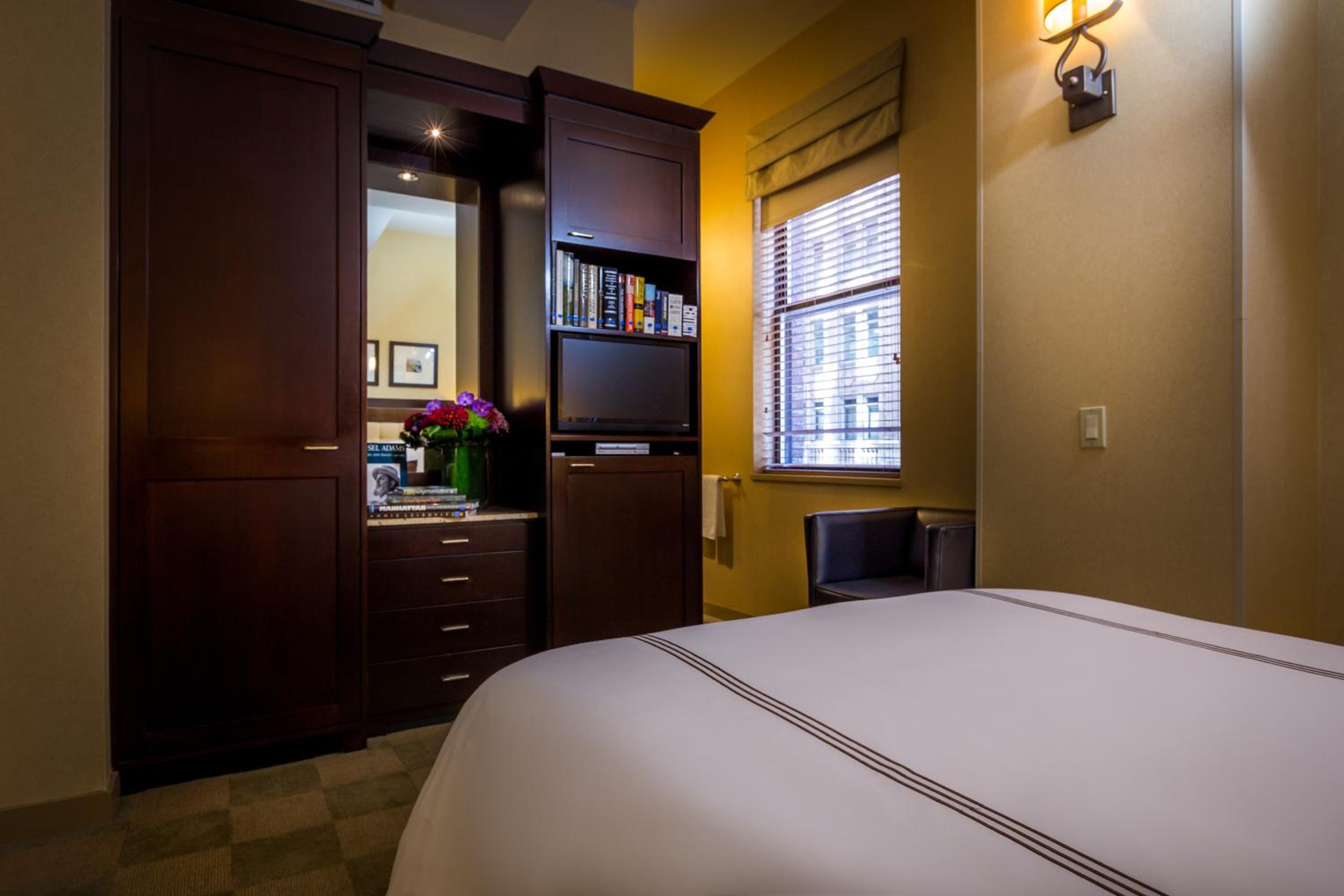 Petite Room with One Full Bed