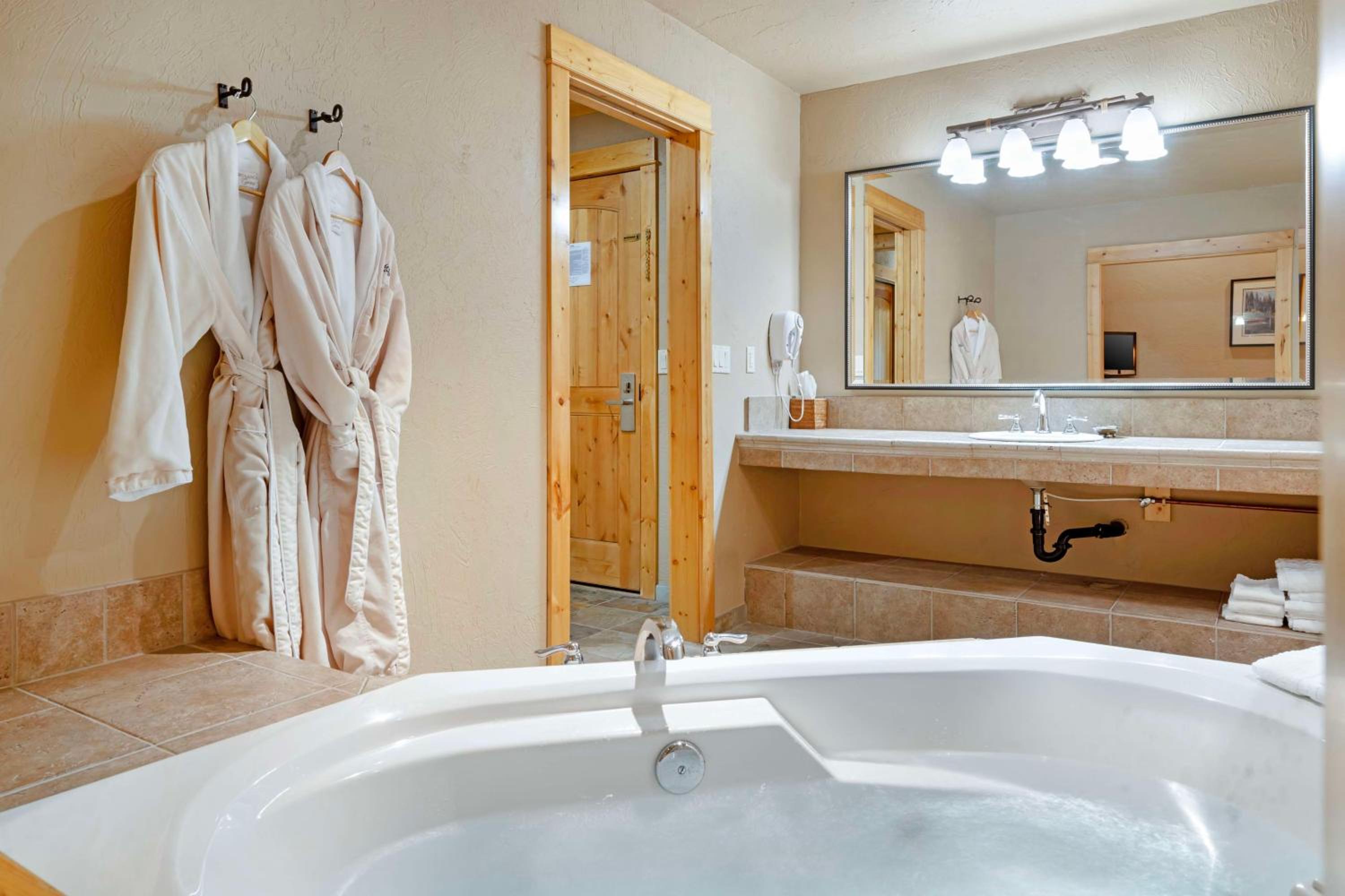 King Suite with Sofa Bed and Jetted Tub