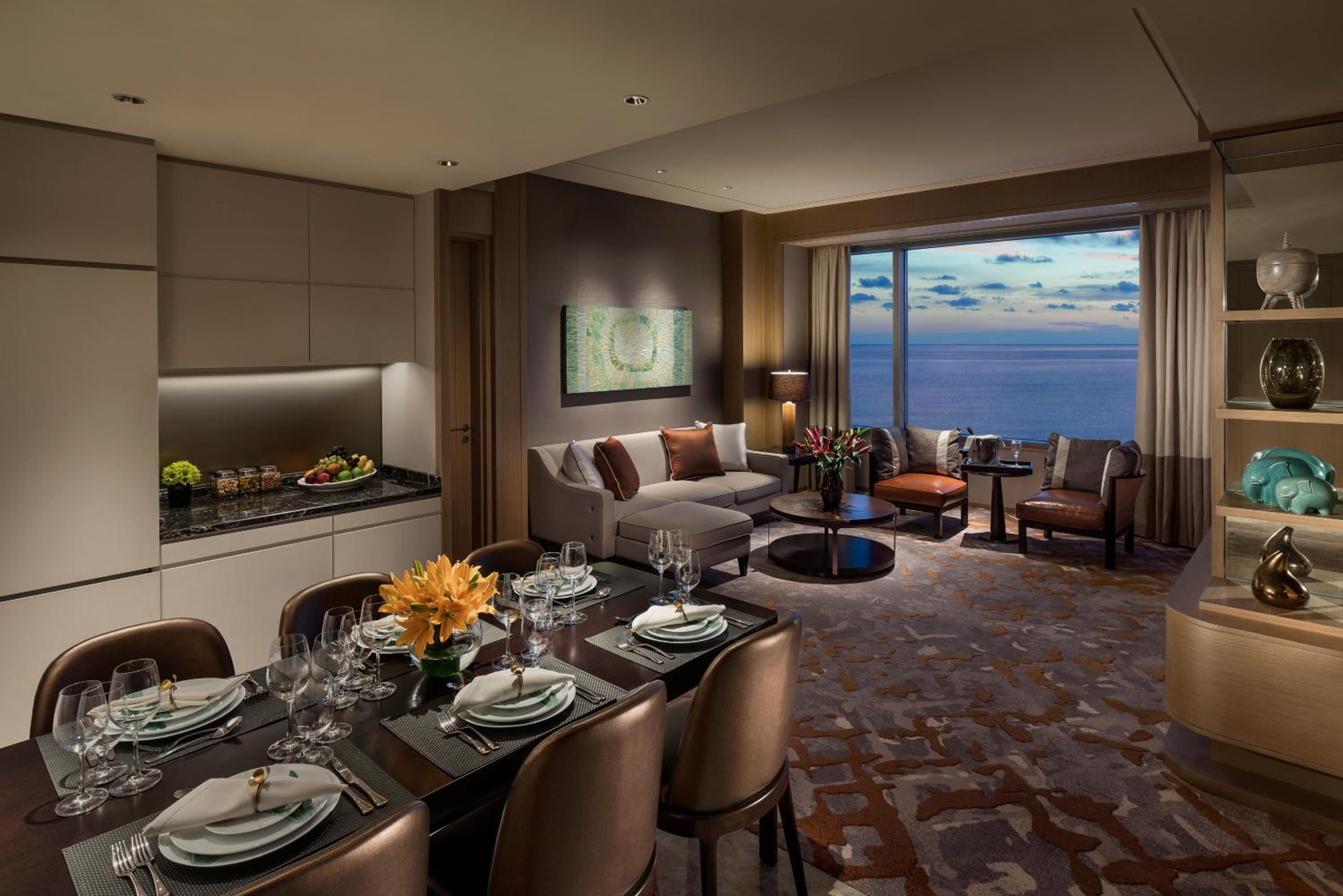 Two Bedroom Apartment - Lounge Access on 32nd floor including daily breakfast, complimentary daily high tea, happy hour, and canapés.