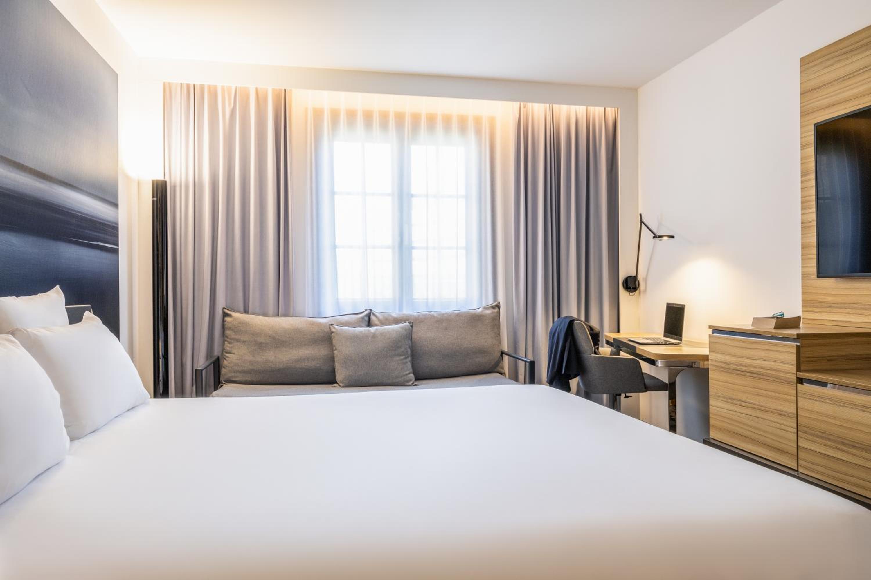 Superior Double Room with Sofa