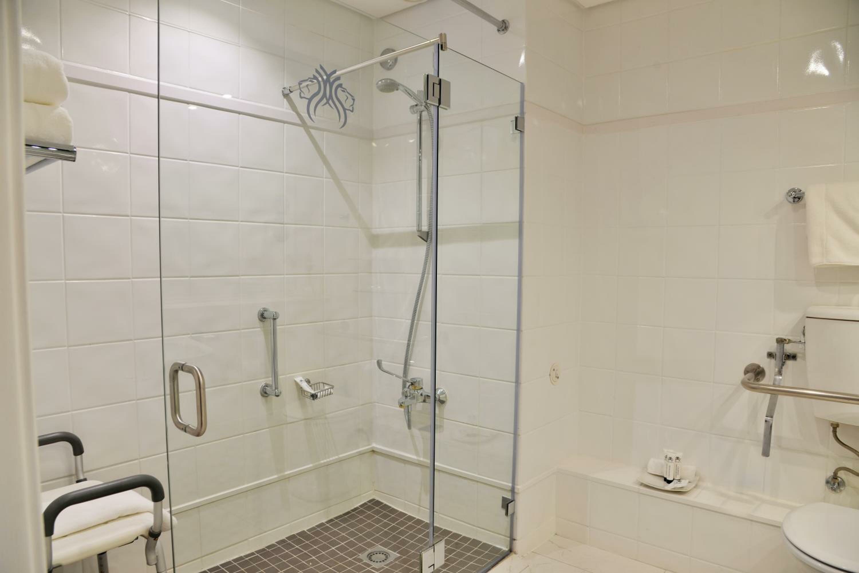 Queen Room - Disability Access