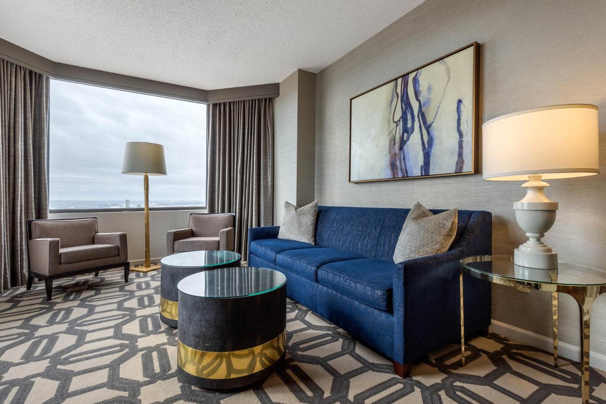 Spacious Executive Suite 1 King Bed 