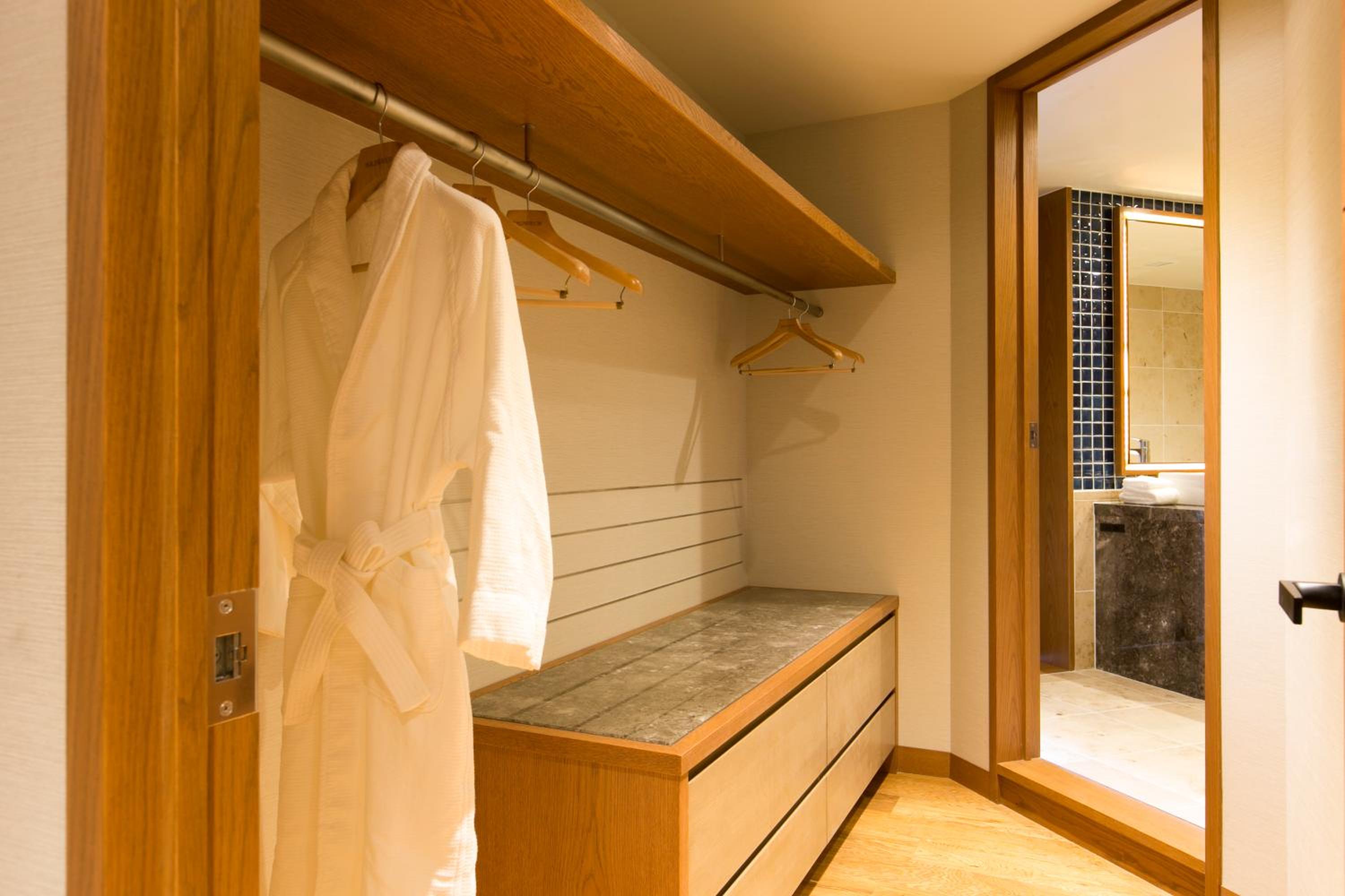 Royal Suite on Higher Floor with Mt. Fuji View - Non-Smoking