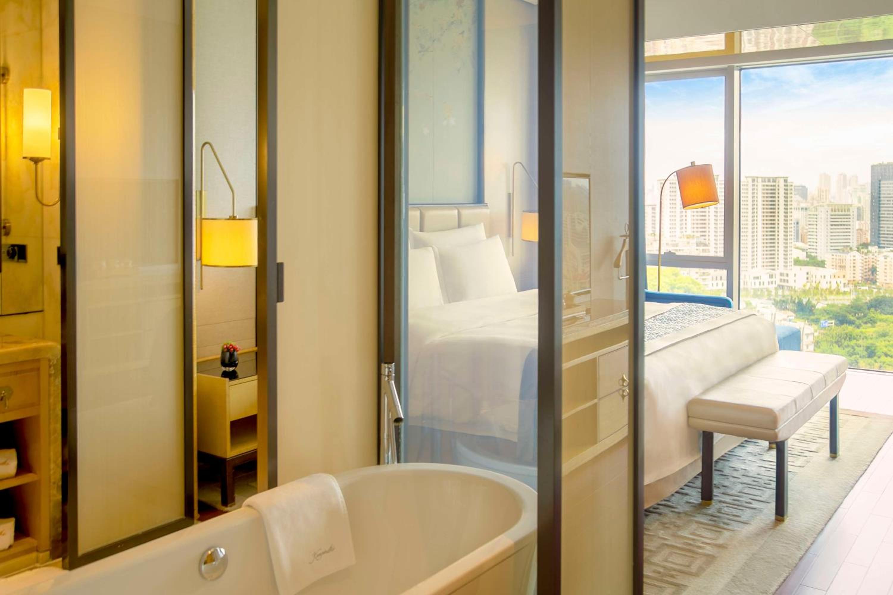 Deluxe Suite - Enjoy Free Executive Benefits