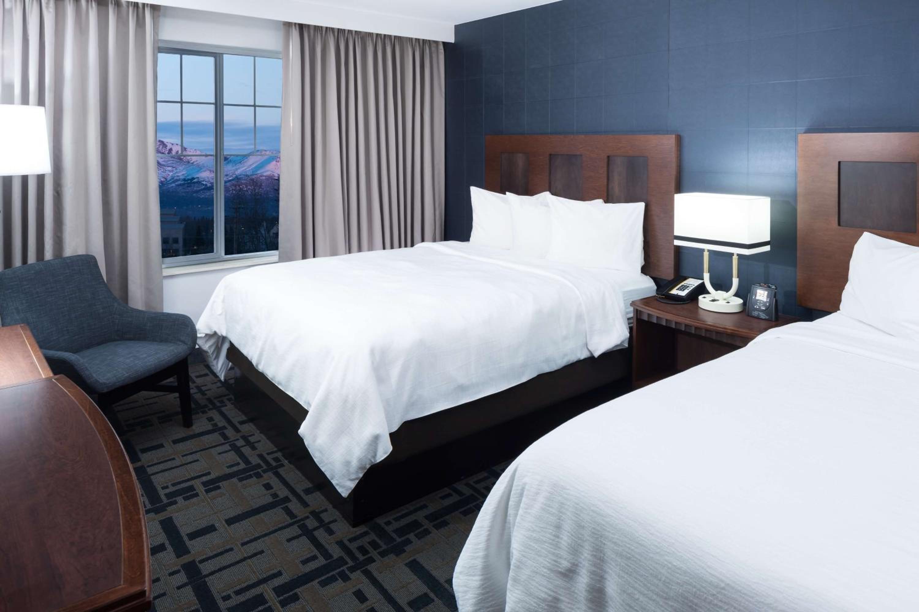 Premium Queen Suite with Mountain View