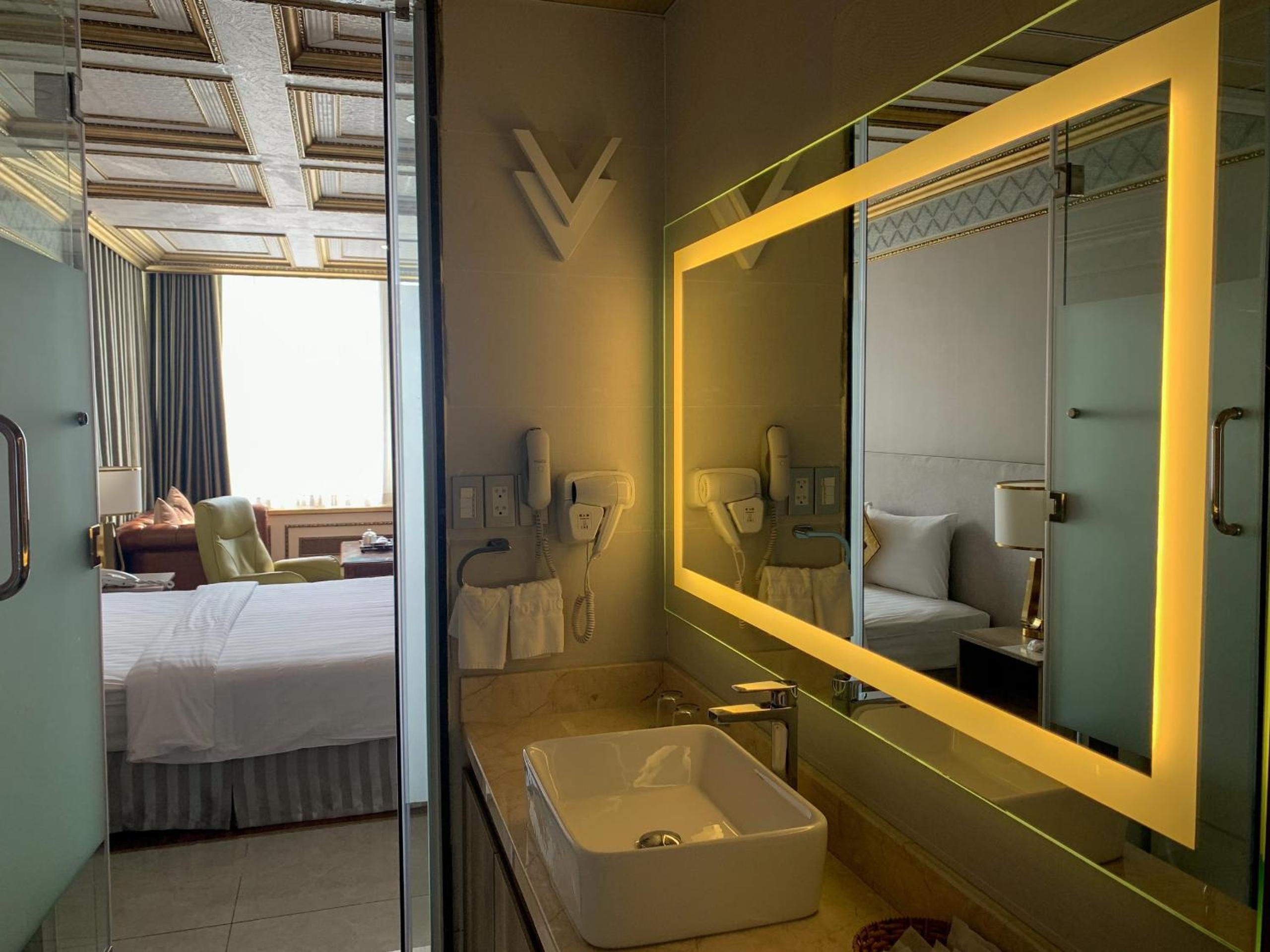 Executive Suite City view