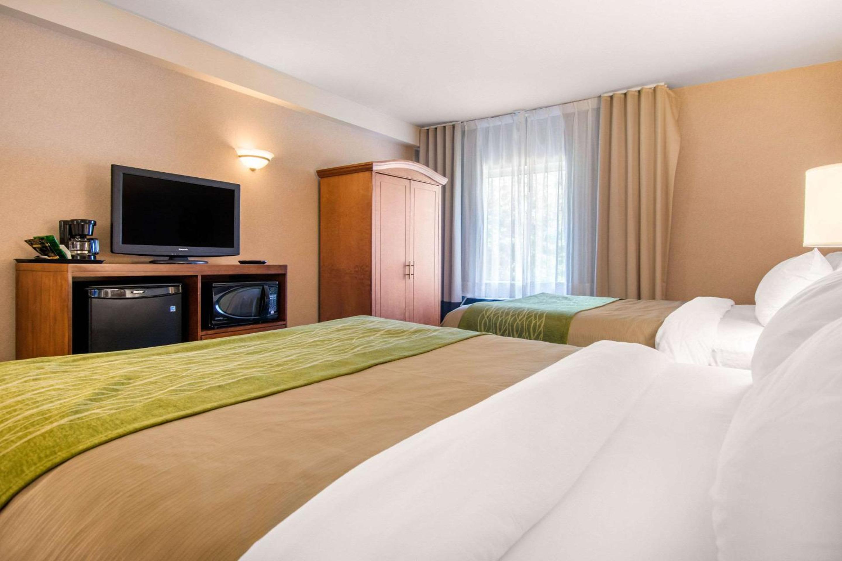 Double Queen Suite Non-Smoking