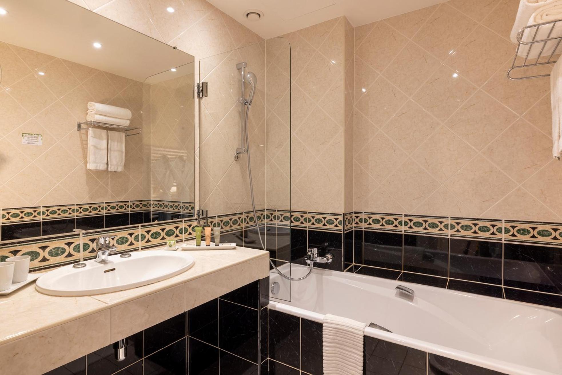 Suite with Terrace with Eiffel Tower View