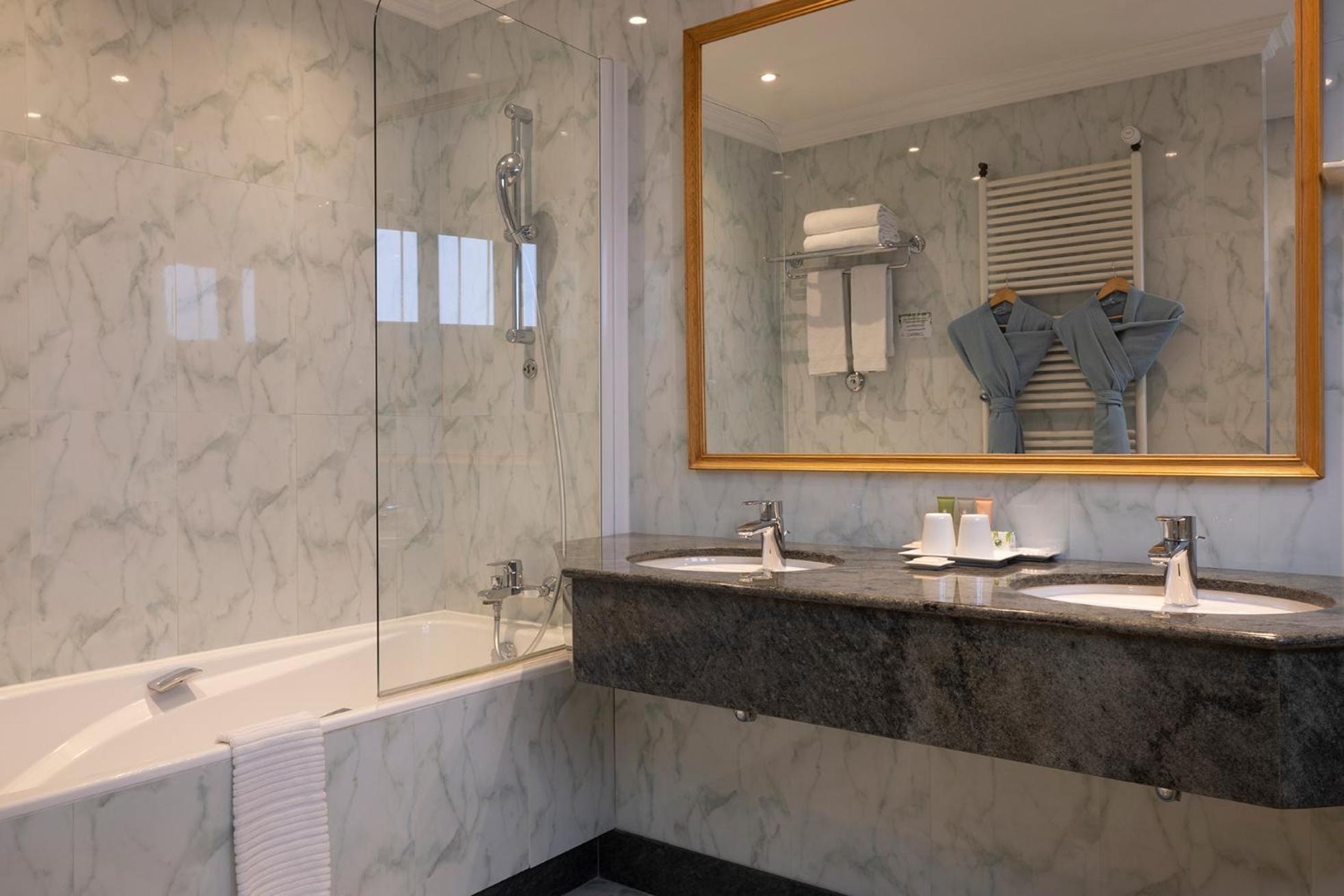 Suite with Terrace with Eiffel Tower View