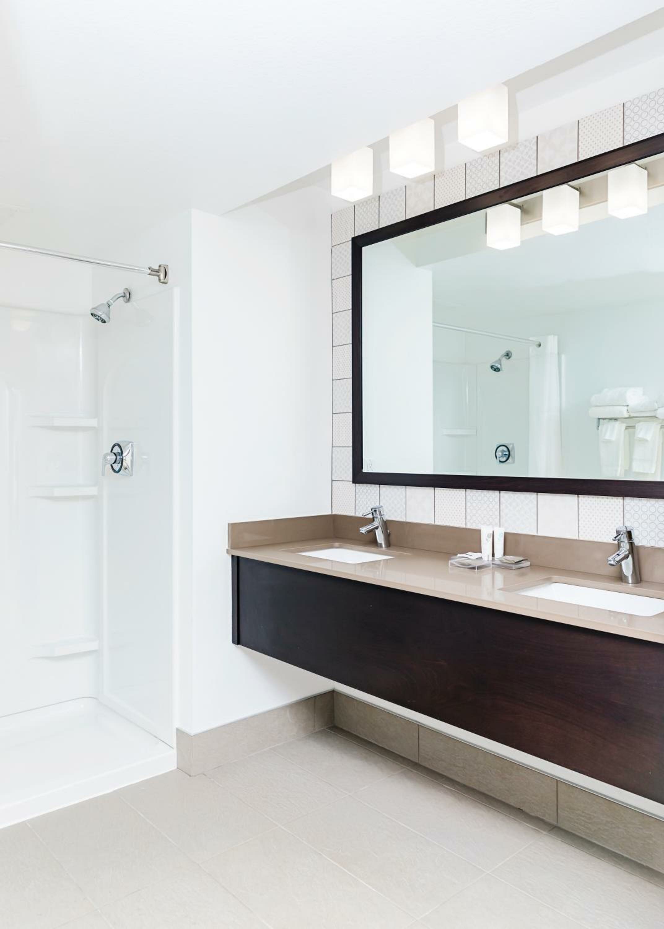 King Suite with Whirlpool and Sofa Bed - Non-Smoking