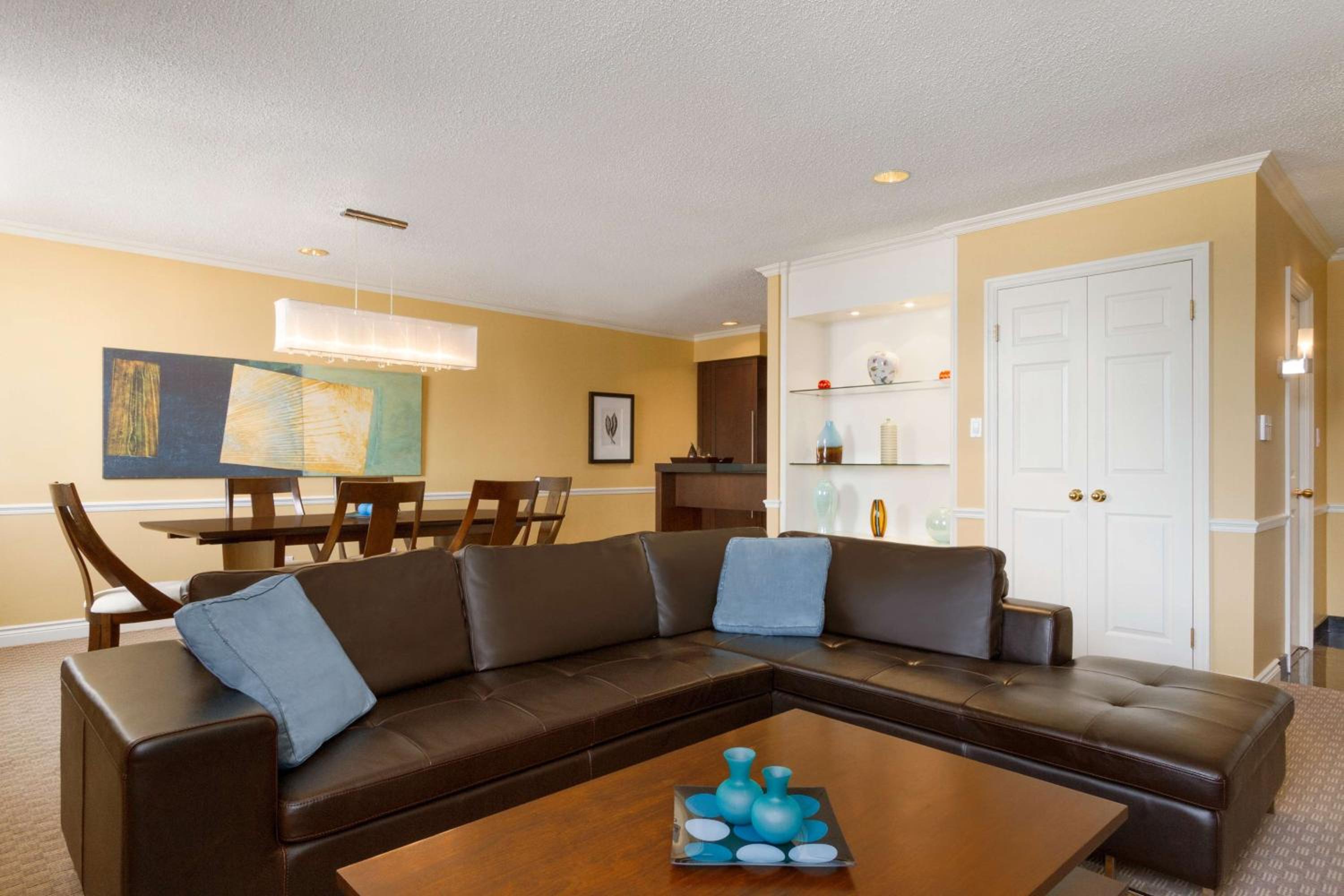 Deluxe King Suite with Kitchenette