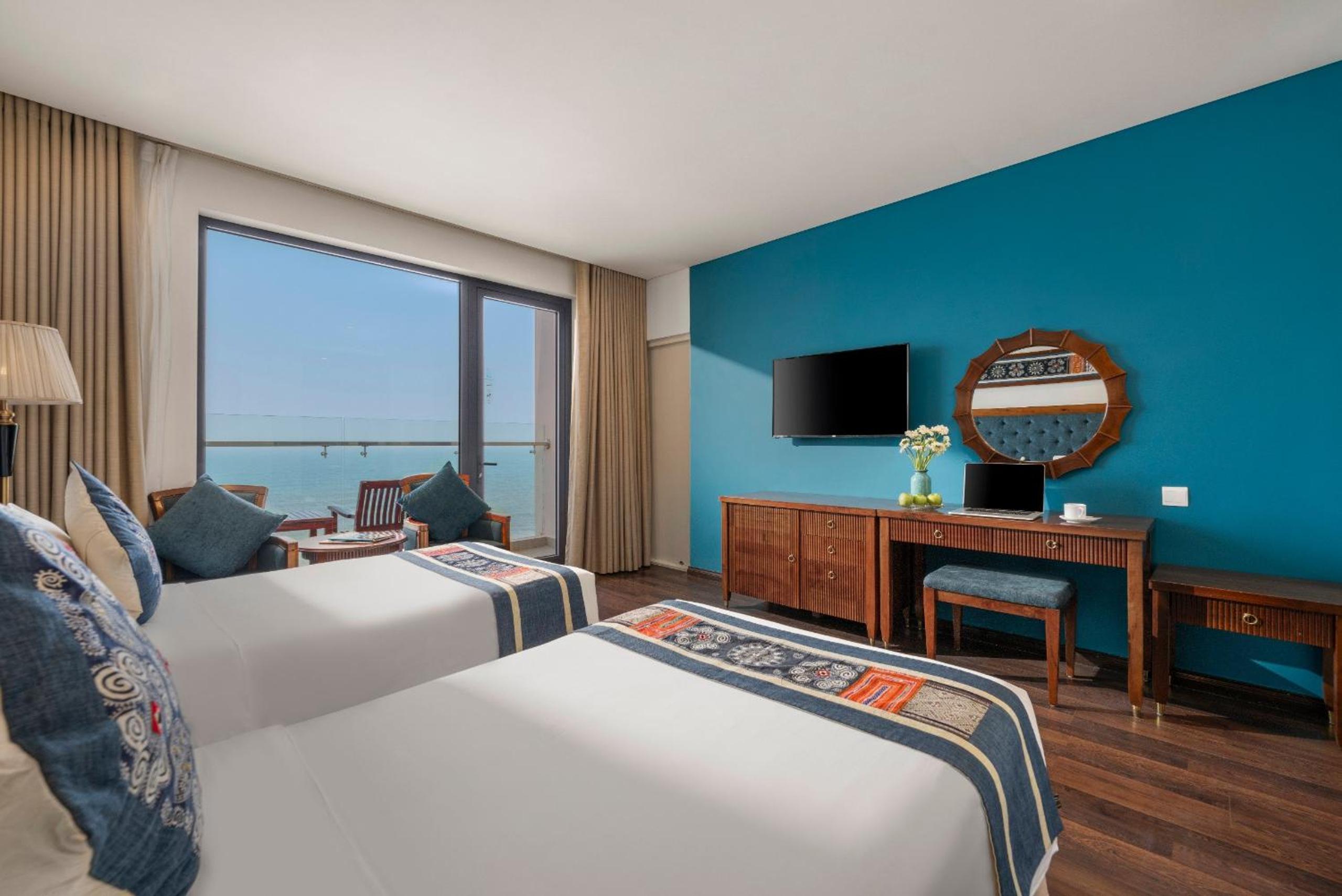 Premier Twin Room with Balcony - Ocean Front