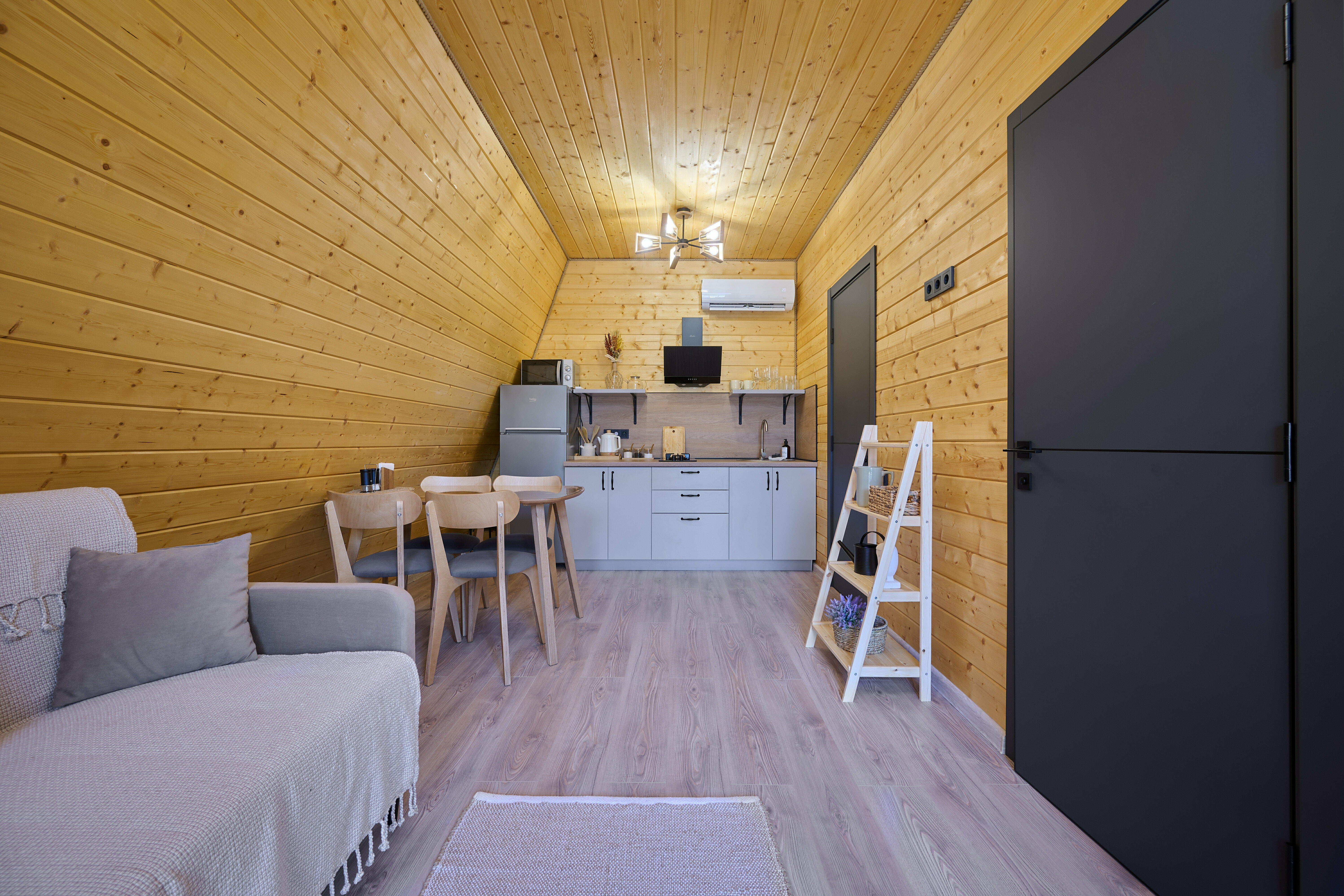 Шале № 1!!!  с 1 спальней + кухня гостиная с собственной кухней и ванной комнатой