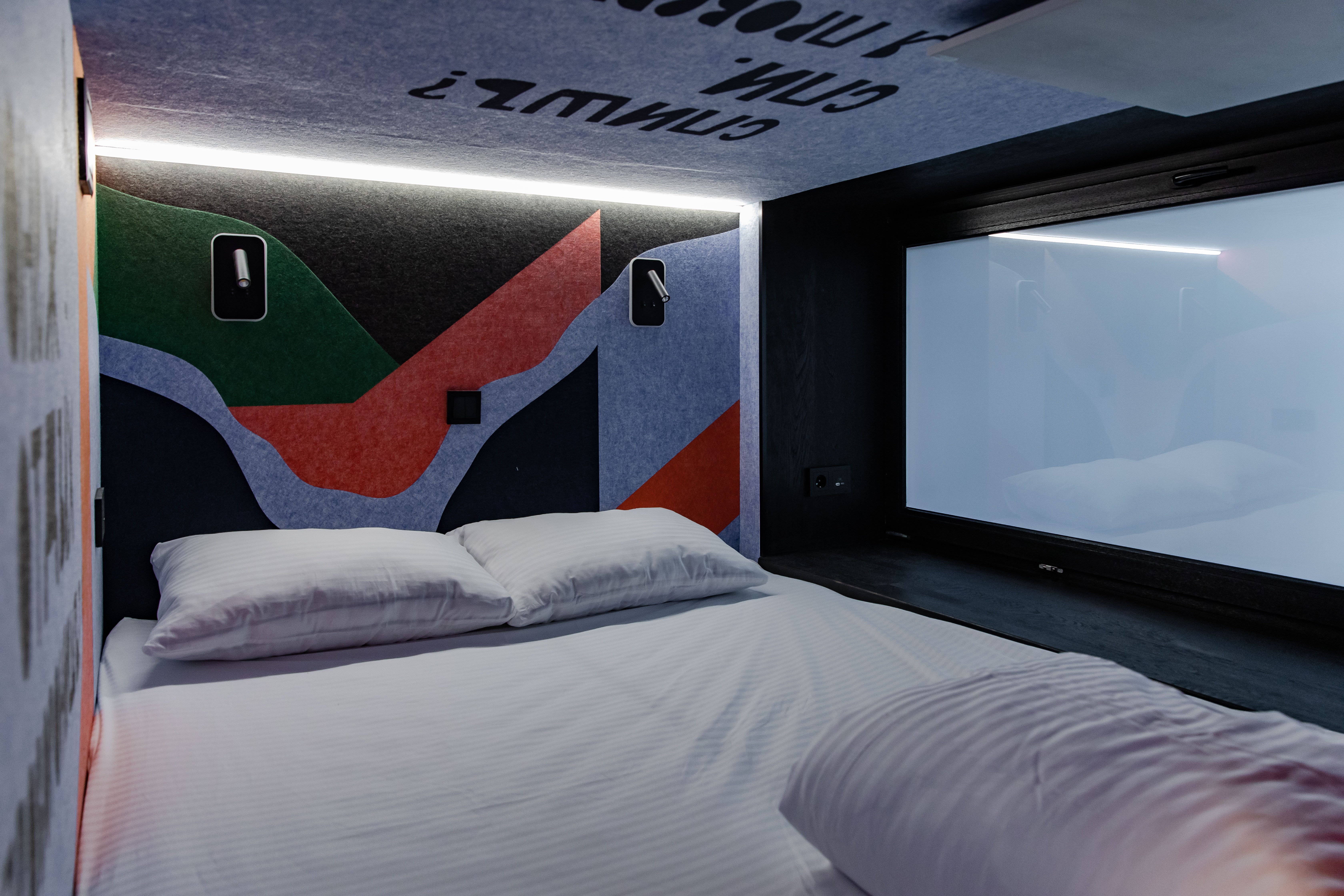 Нижний модуль с окном