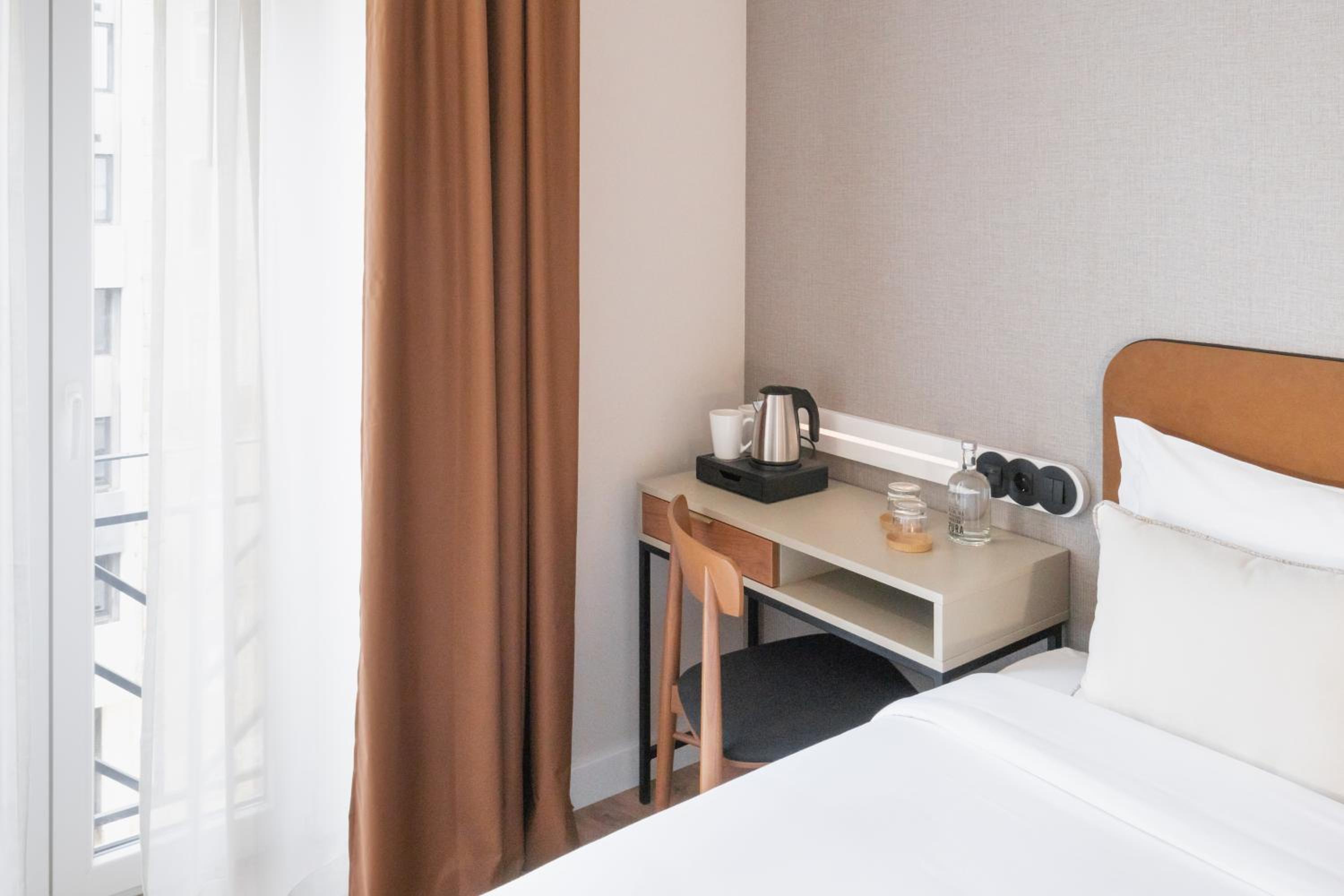 Classic Room with Street View