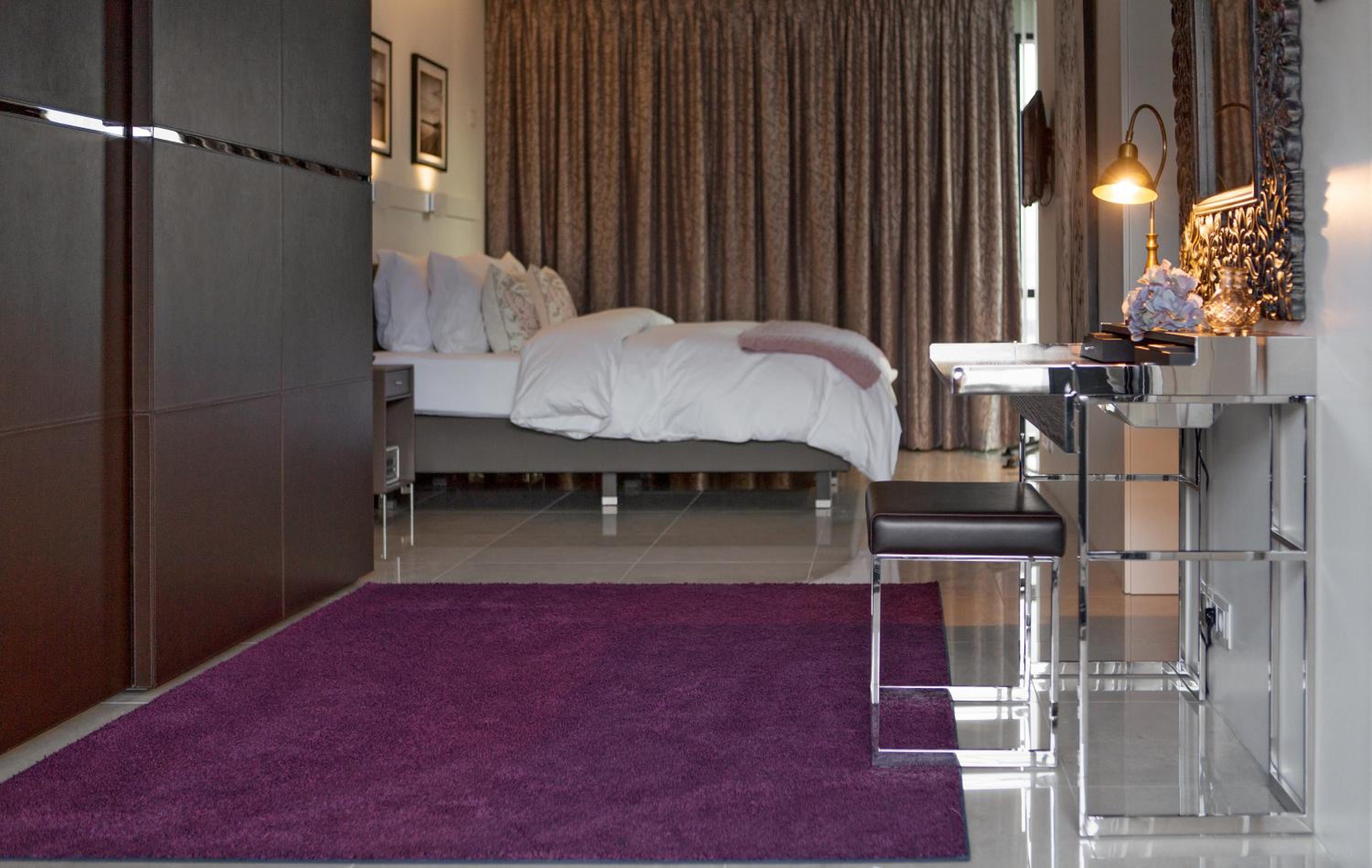 Deluxe One-Bedroom Suite with Balcony