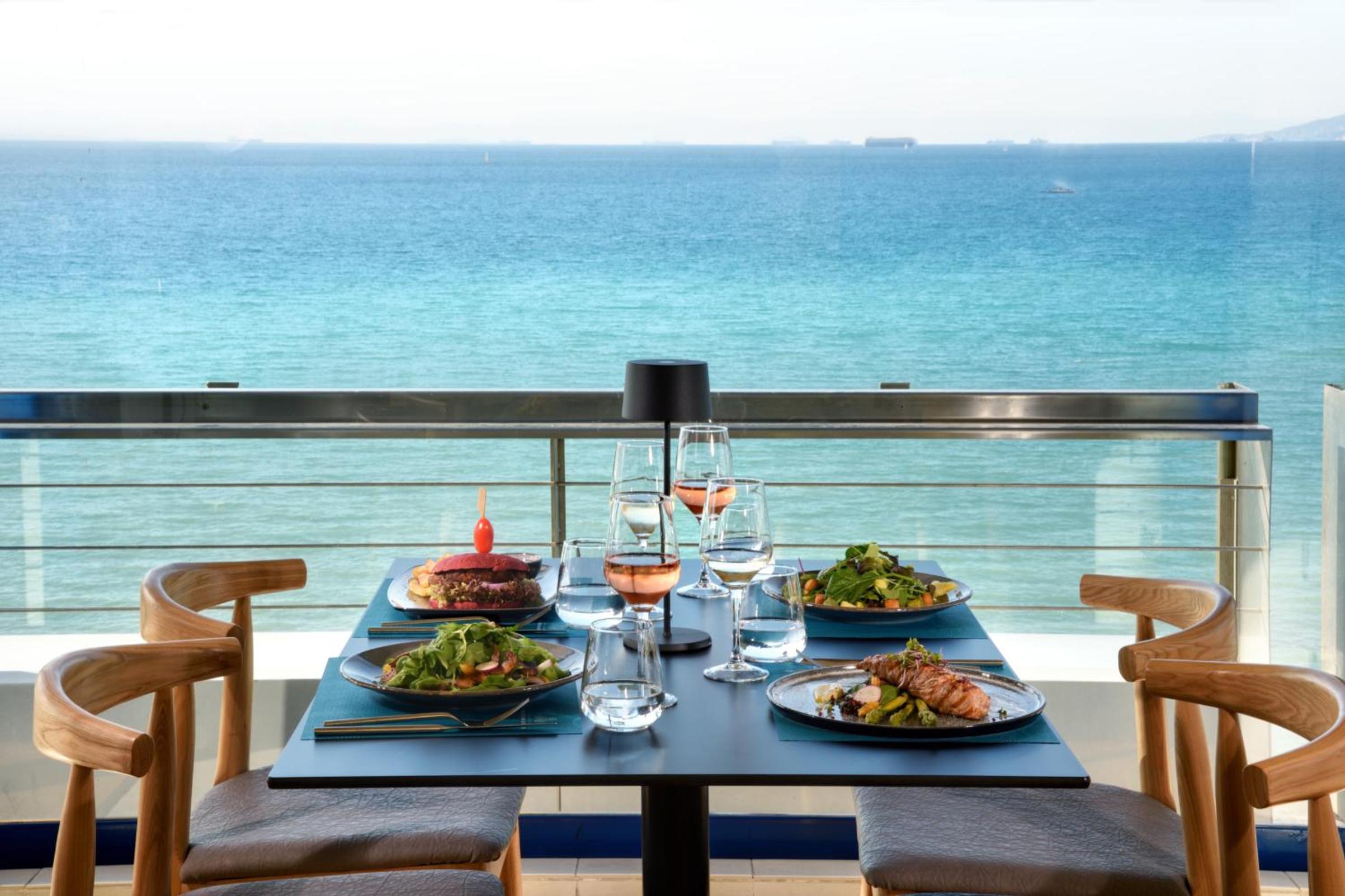 Double or Twin Room with Sea View