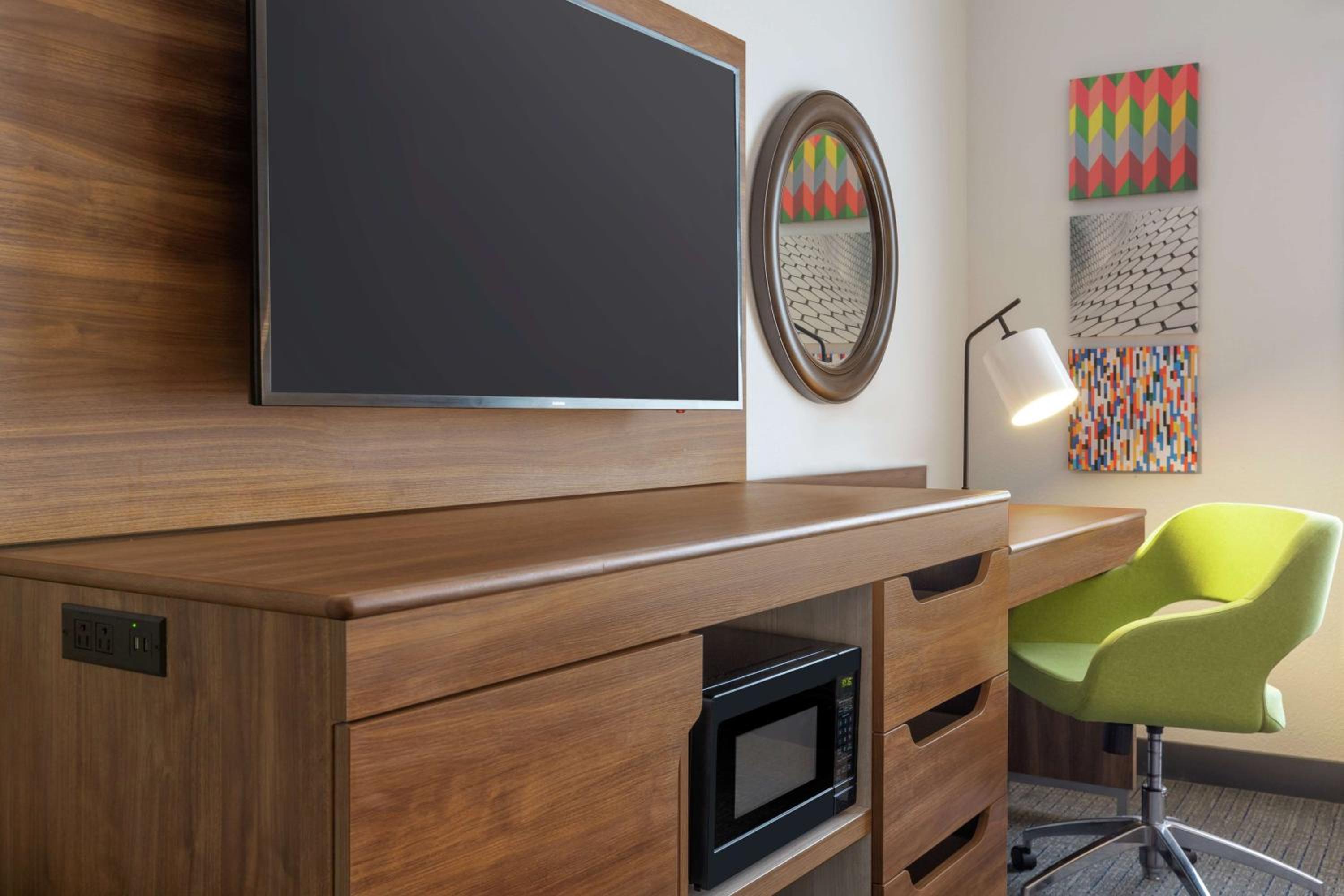 Deluxe King Room - Non-Smoking