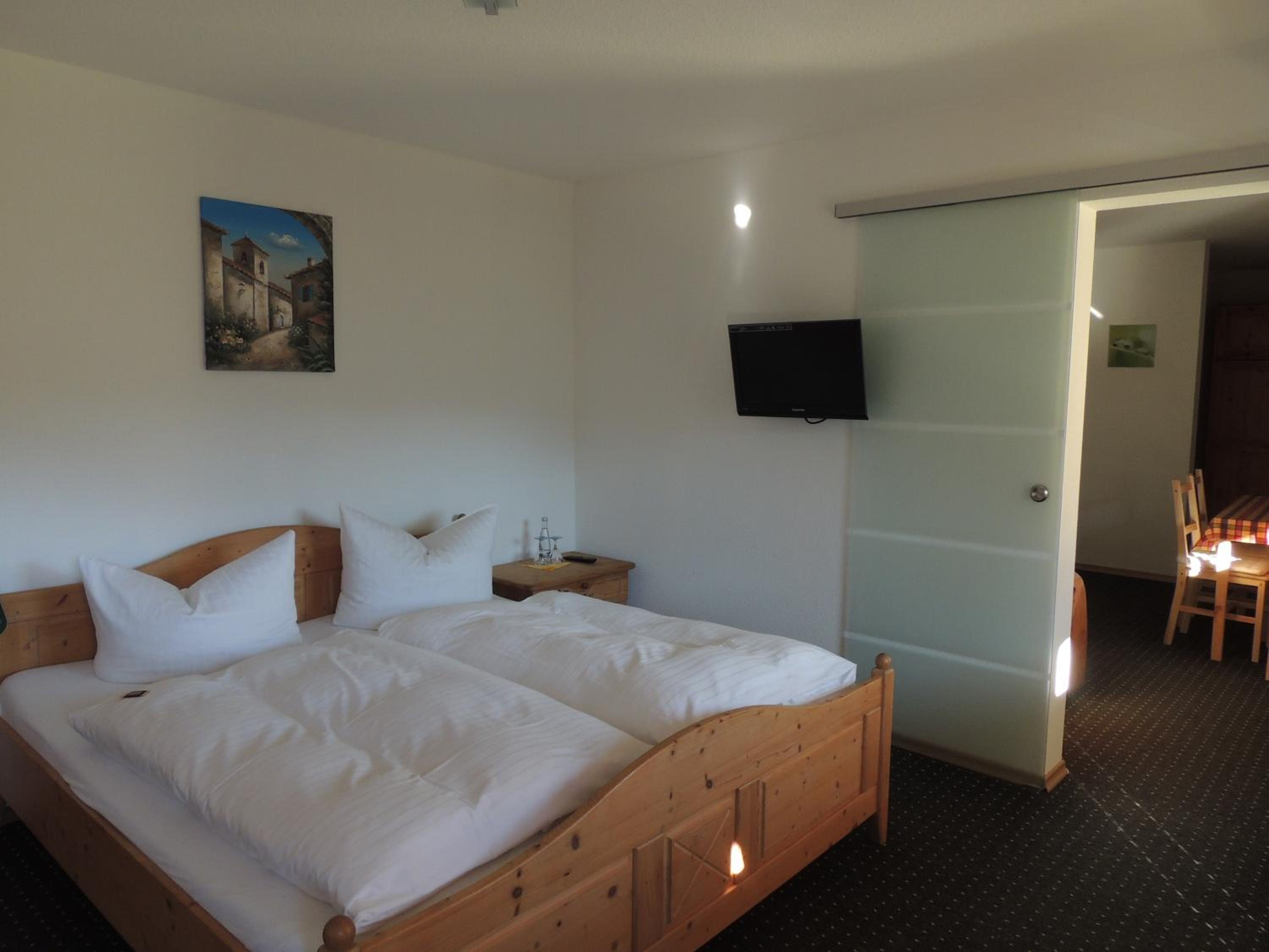 Family Two-Bedroom Suite (6 people)