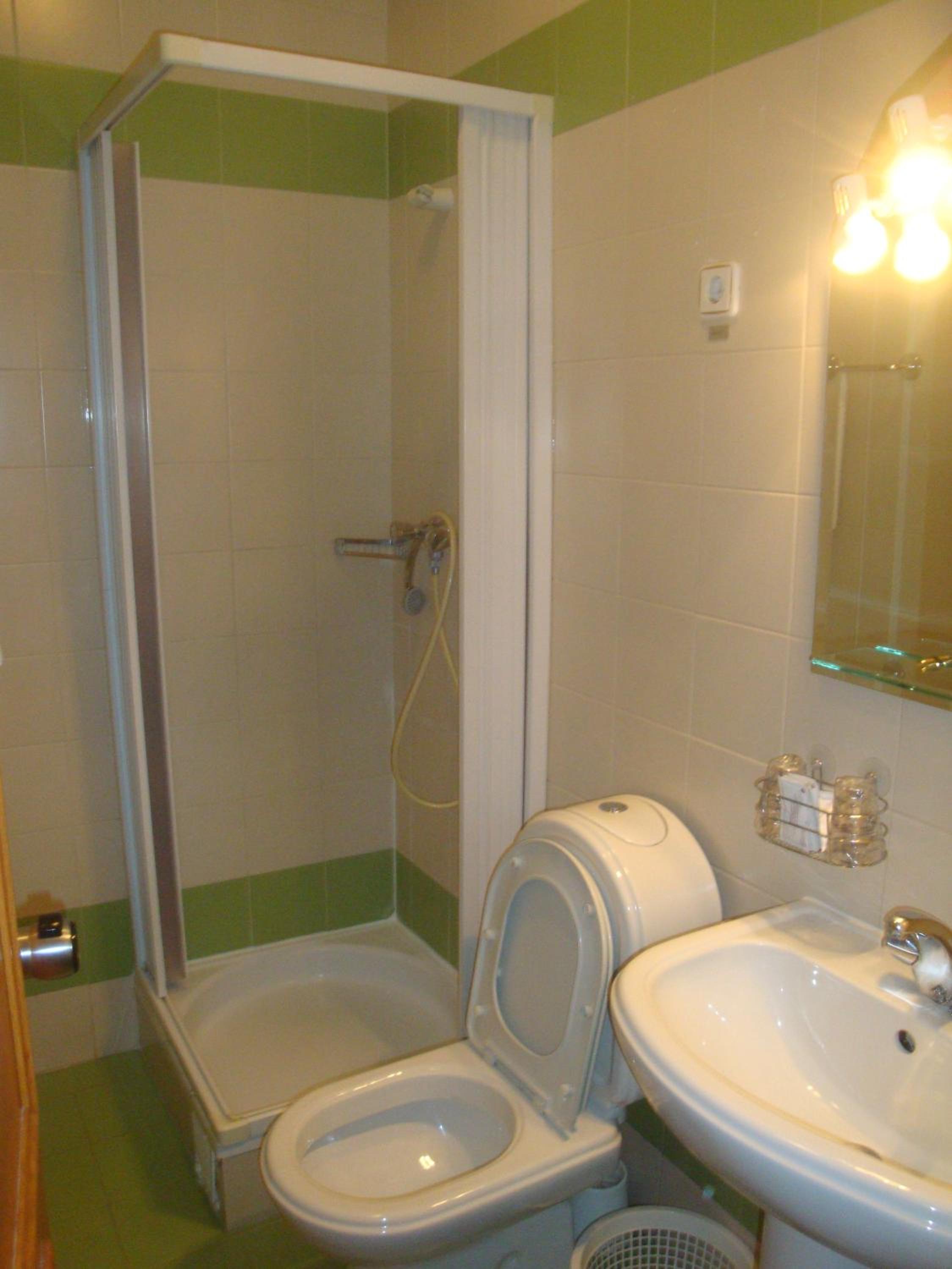 Family Room (2 Adults + 1 Child)