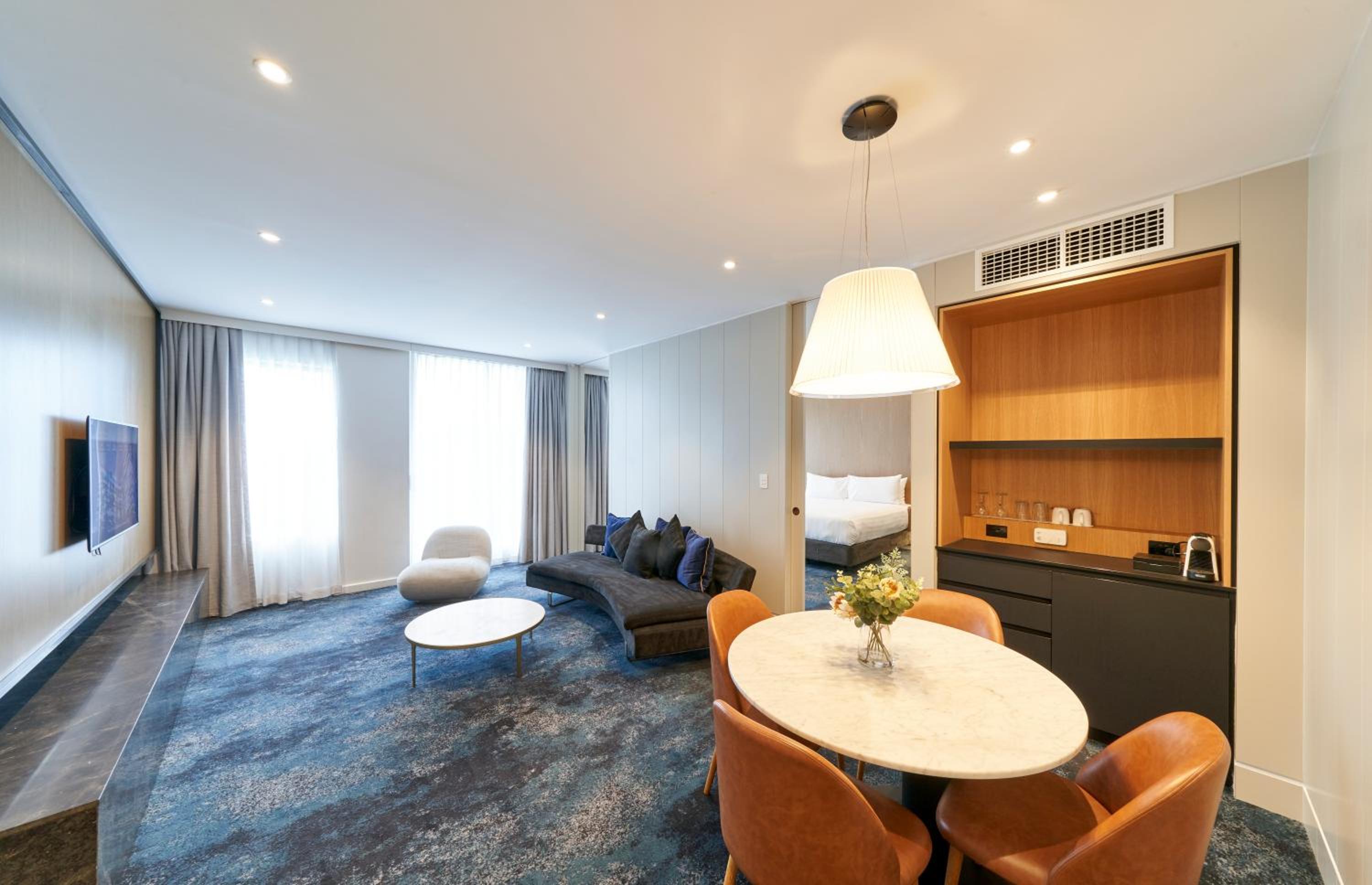 Deluxe Executive King Suite with Lounge Access