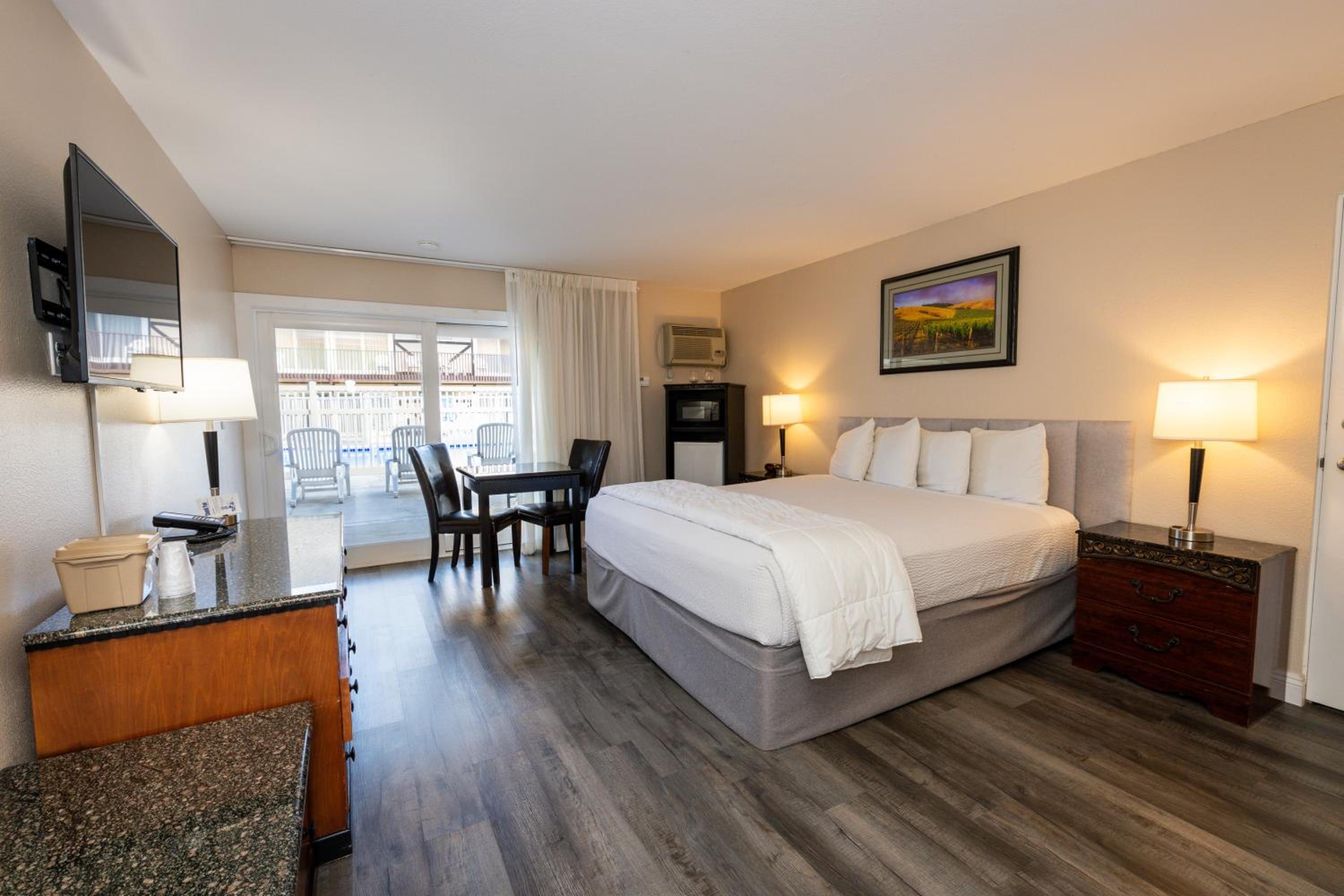 Deluxe King Room Downstairs