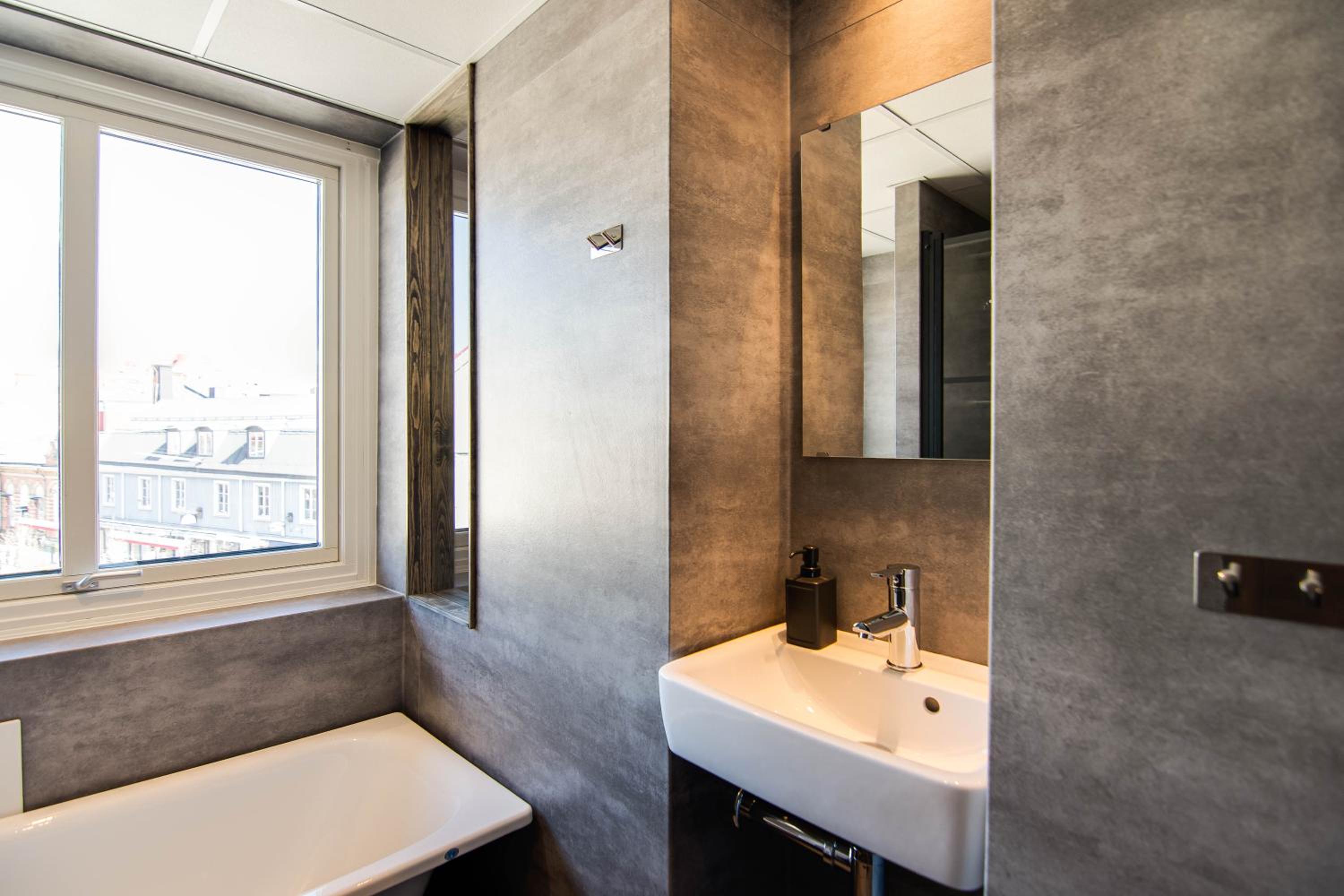 Deluxe Double Room with Bath