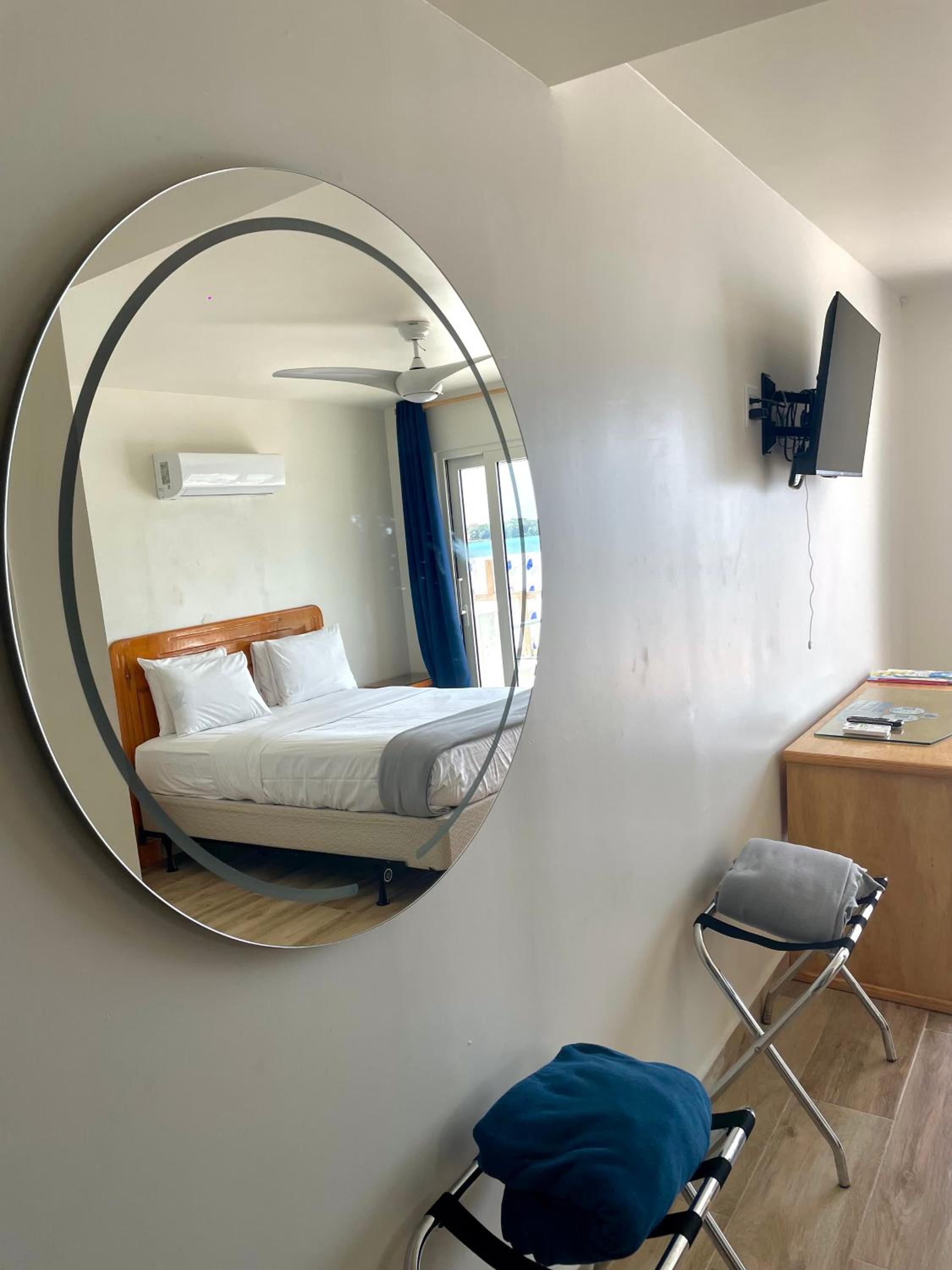 Queen Suite with Sea View