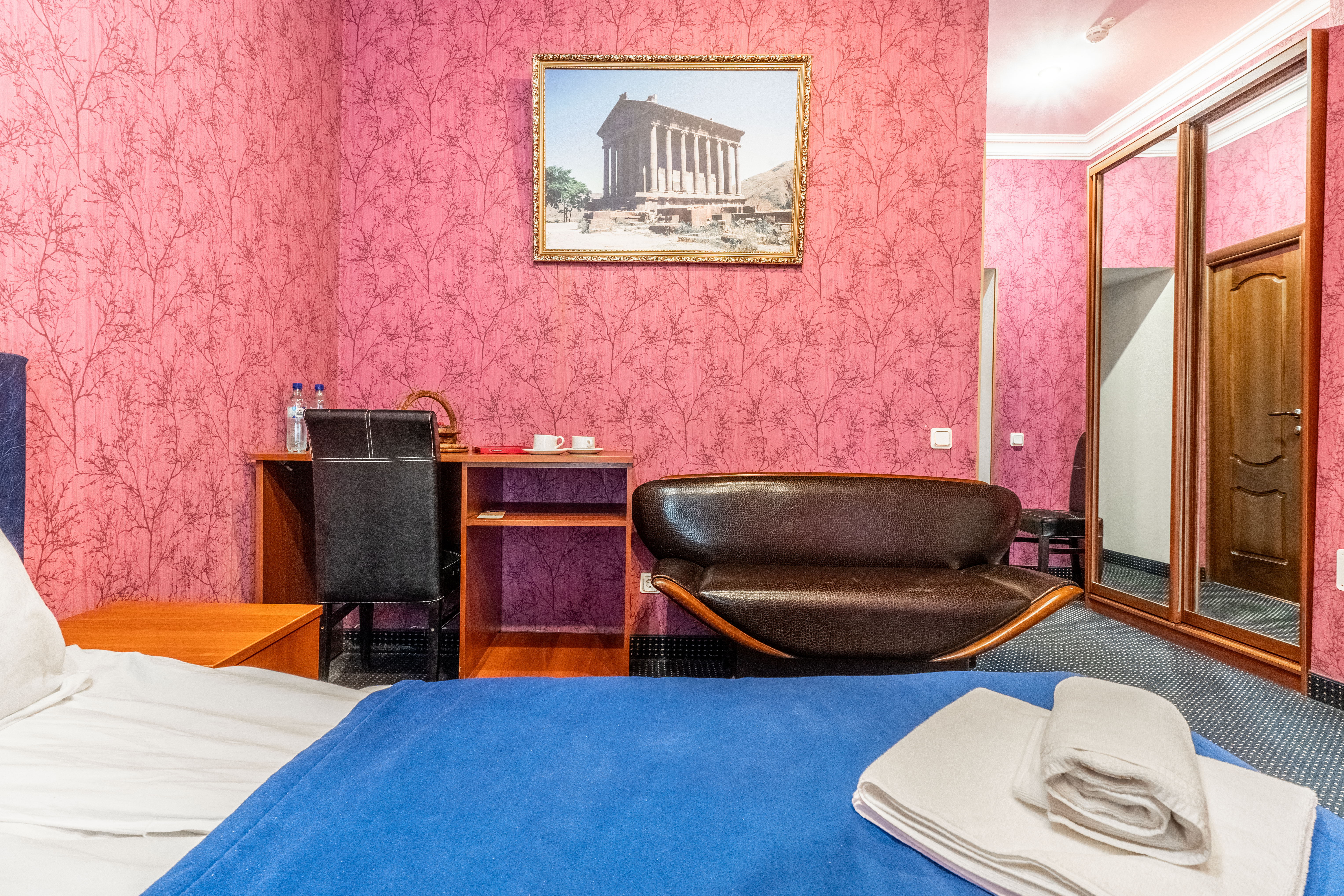 Улучшенный номер с кроватью размера «king-size» или 2 отдельными кроватями