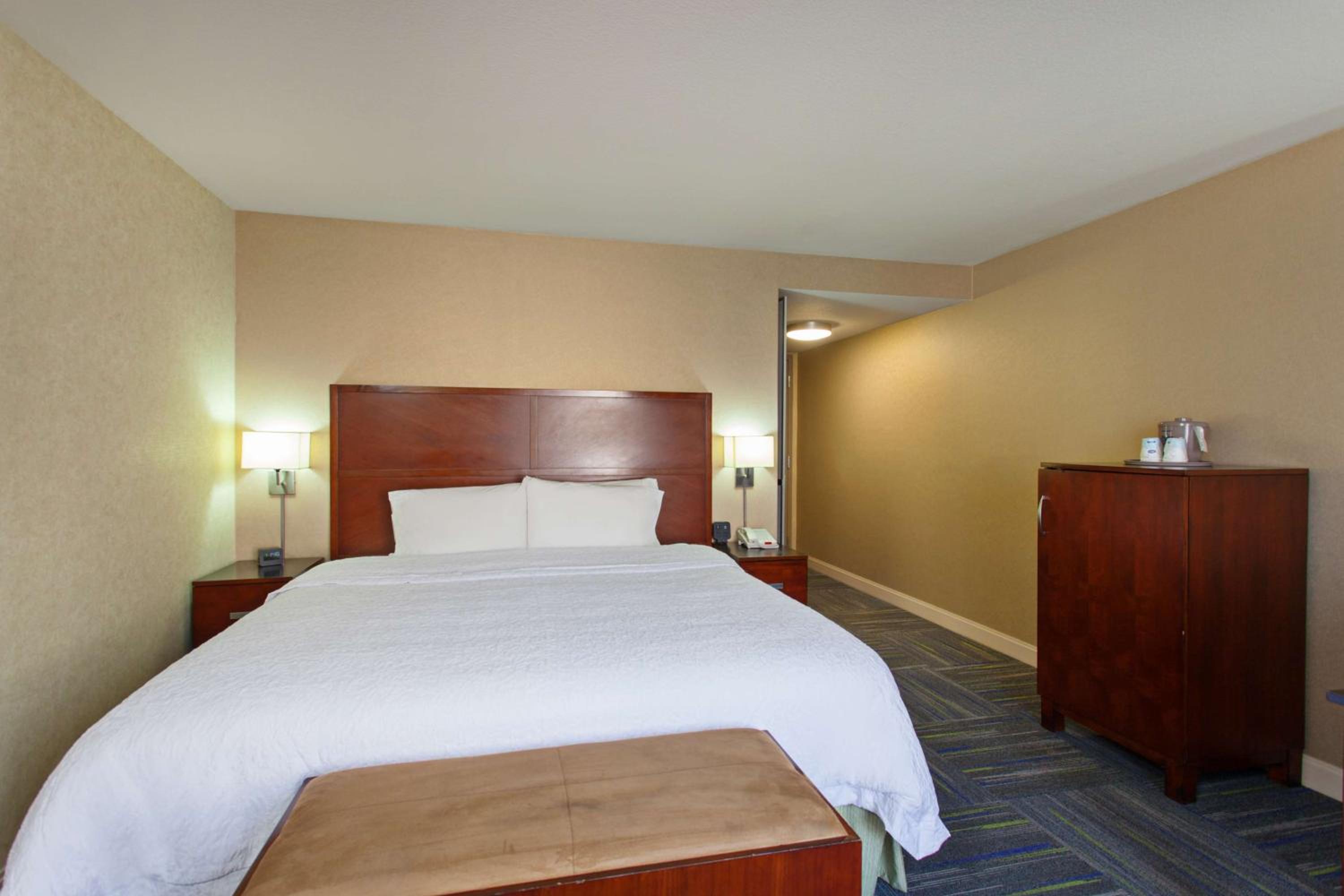 King Room with Accessible Tub - Mobility and Hearing Access/Non-Smoking