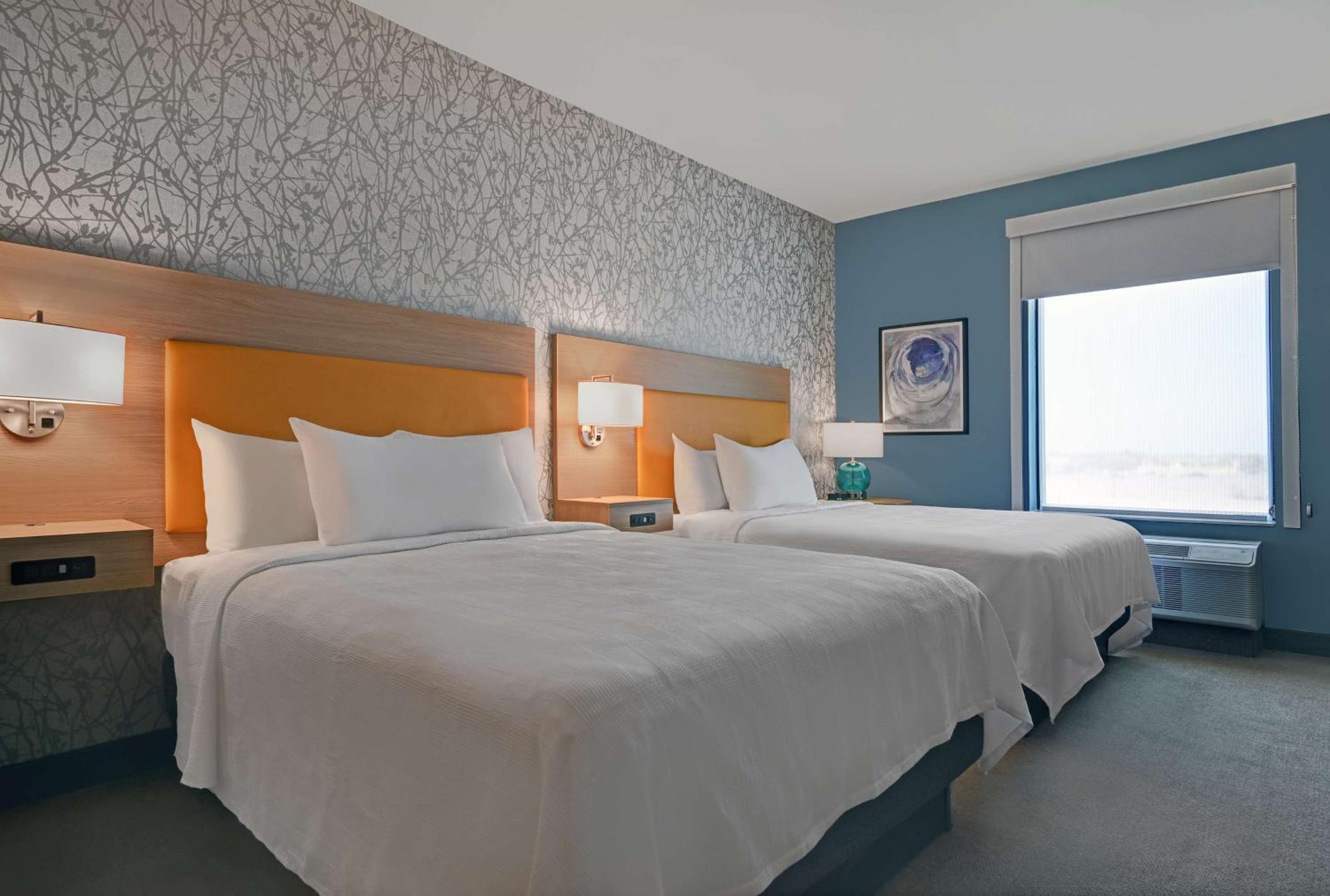 Queen Studio with Two Queen Beds - Non-Smoking