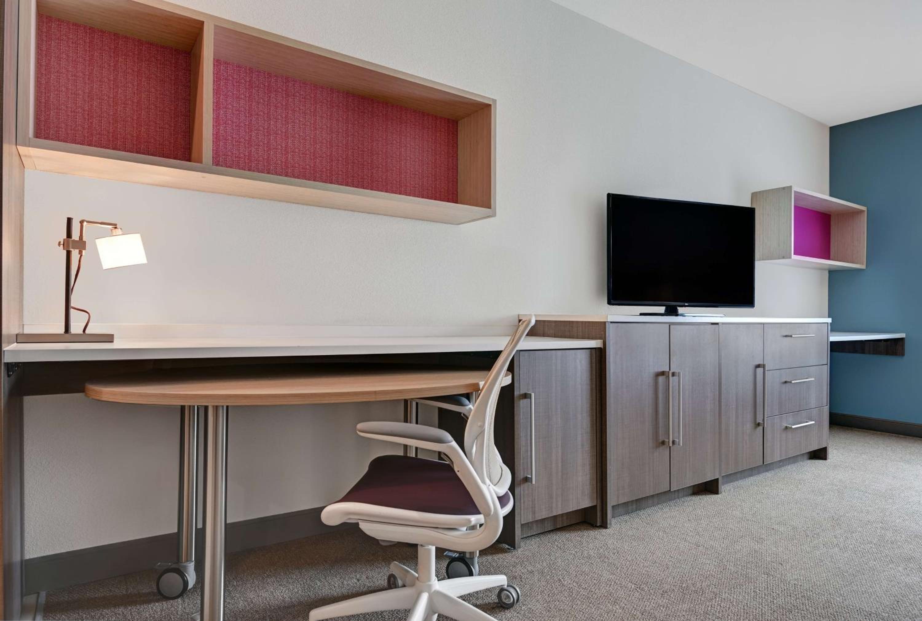 One-Bedroom King Suite - Non-Smoking
