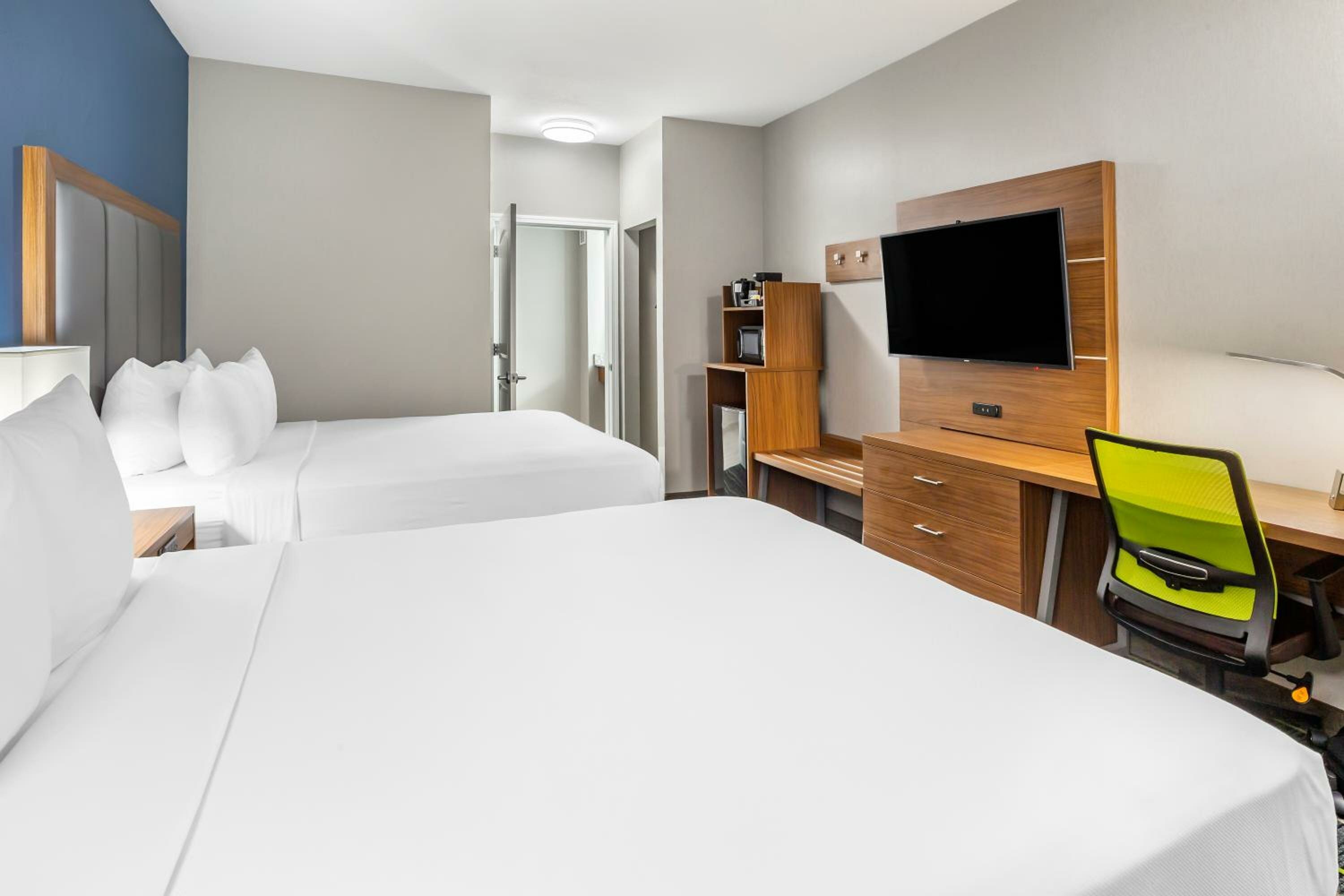 Queen Room with Two Queen Beds - Non-Smoking