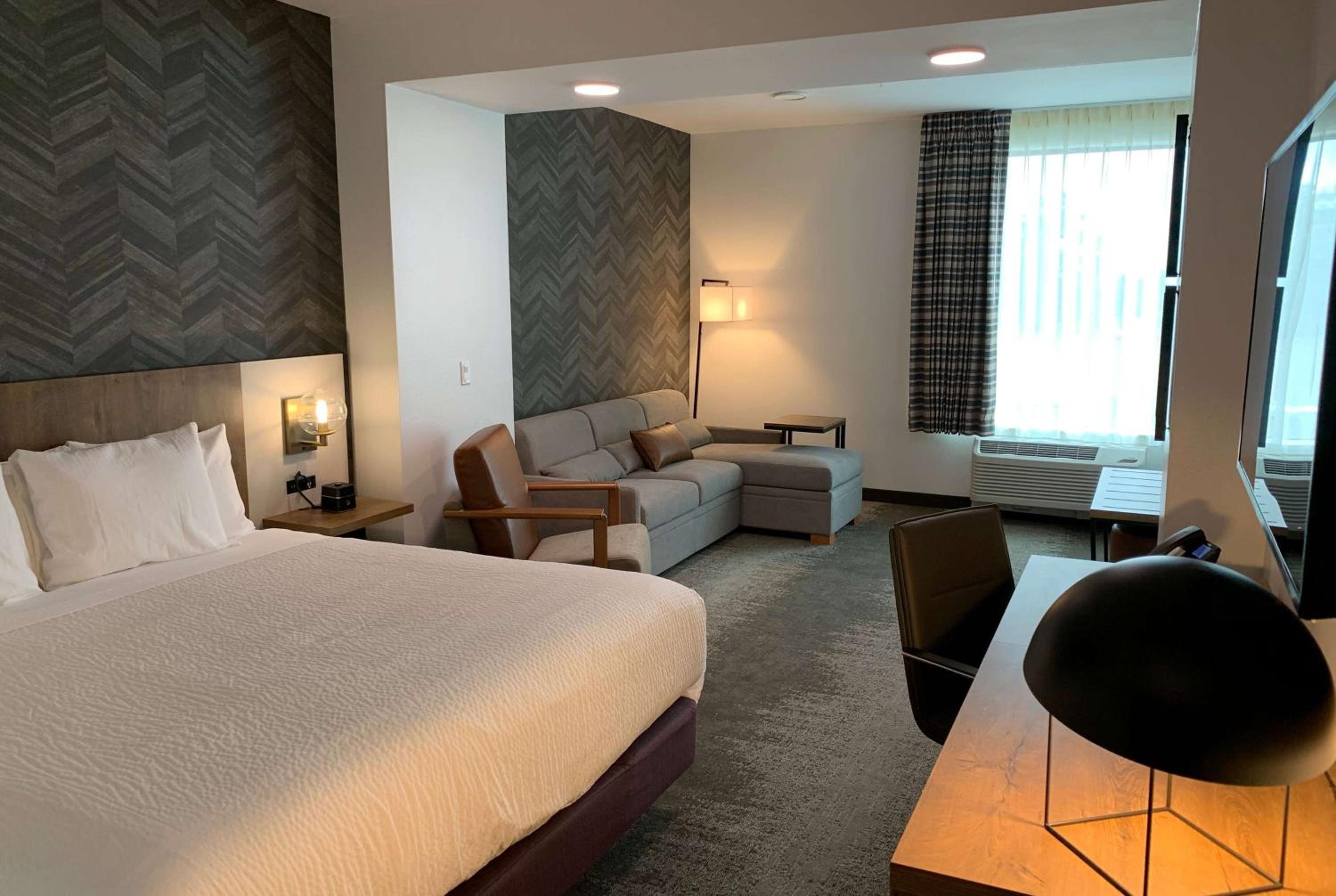 Executive King Suite - Non-Smoking