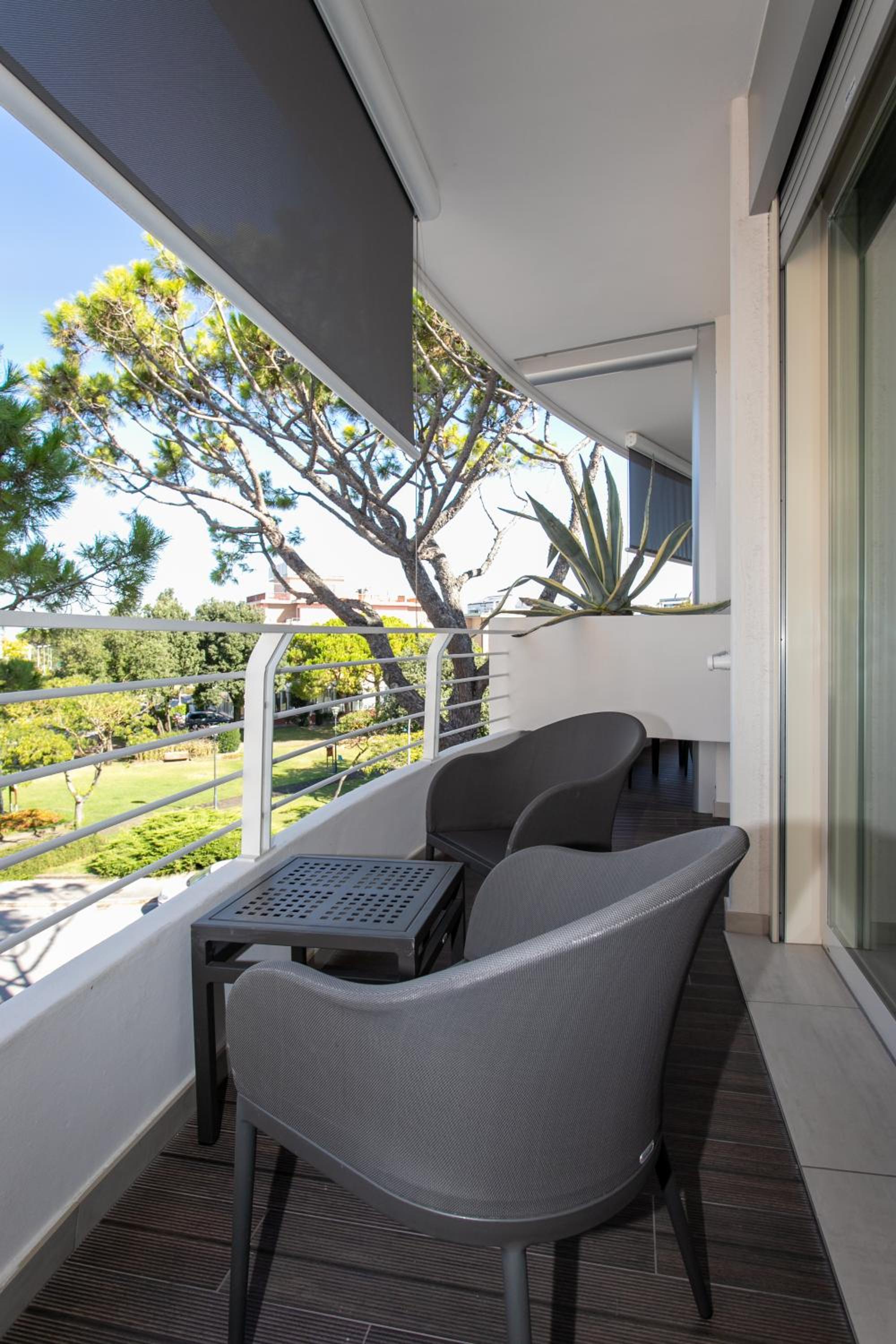 Standard Double or Twin Room with Square View