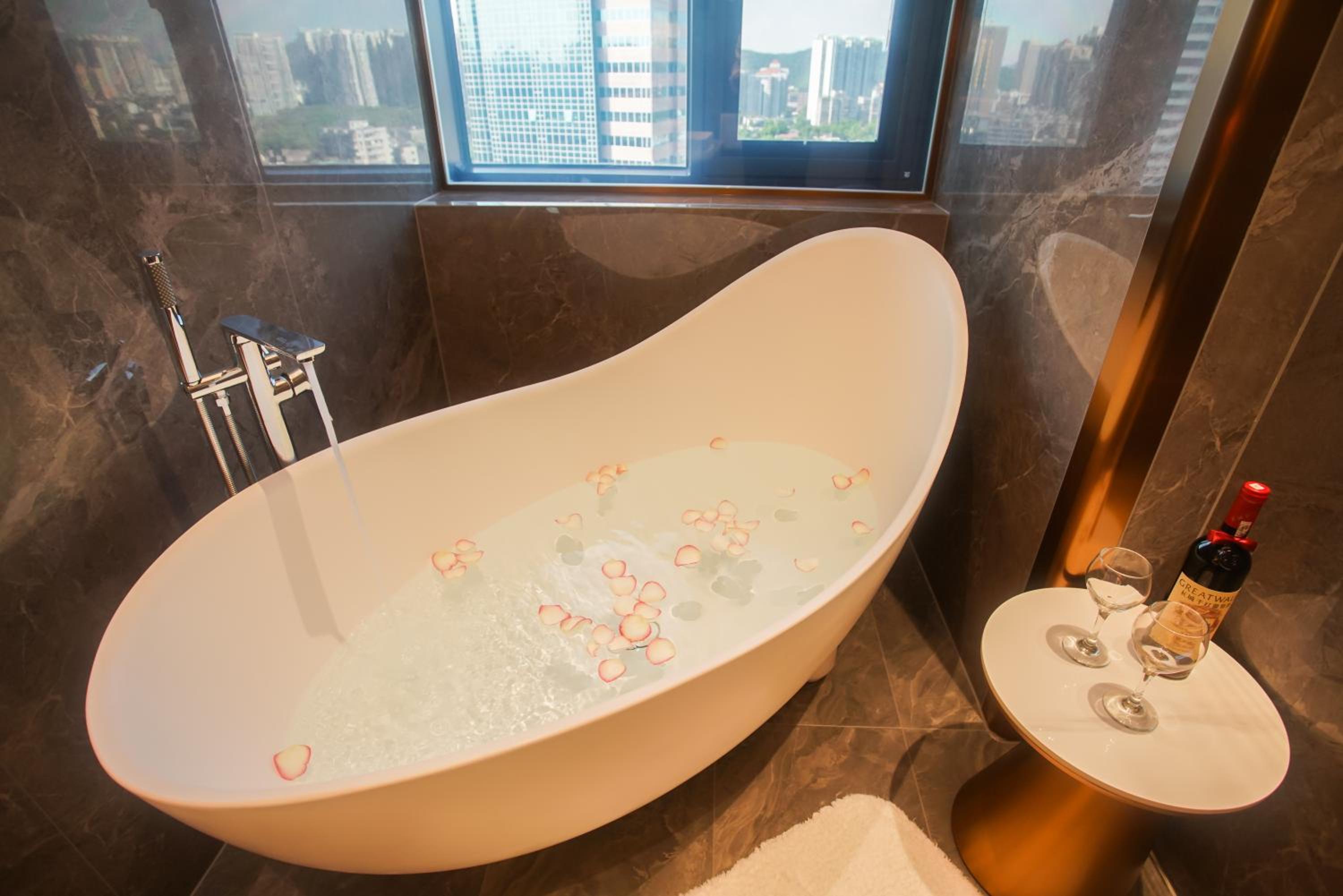 Ocean Deluxe king size bed Room